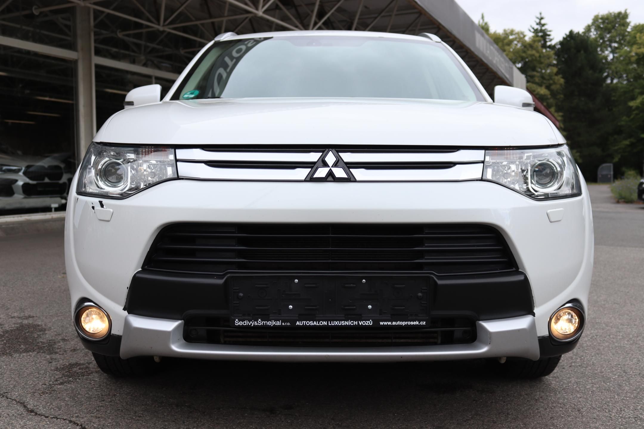 Mitsubishi Outlander, 2.2DI-D 4X4 7 MÍST 110kW - fotka 3