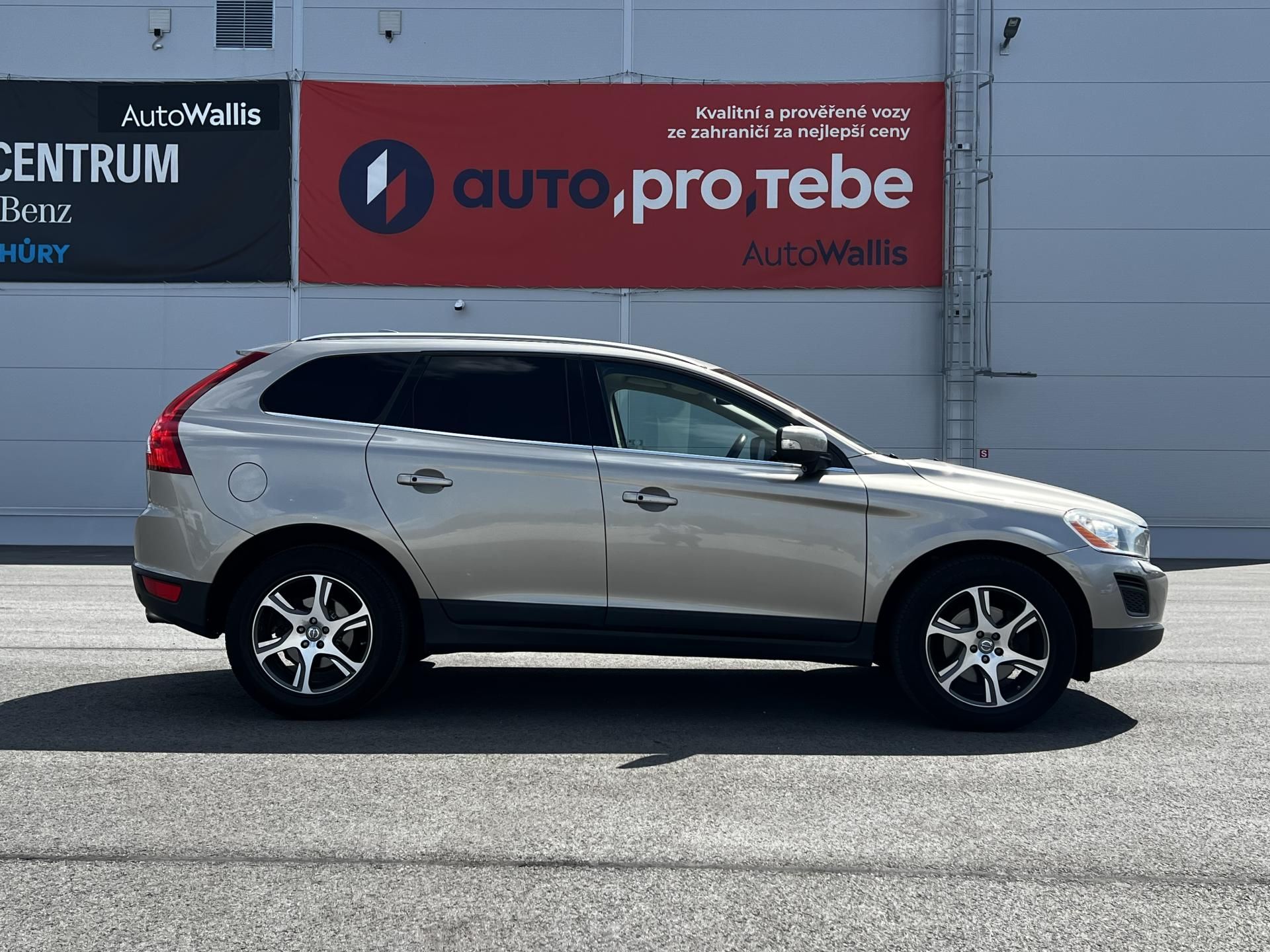 Volvo XC60, 3.0 T6 AWD Aut. Summum TZ - fotka 3