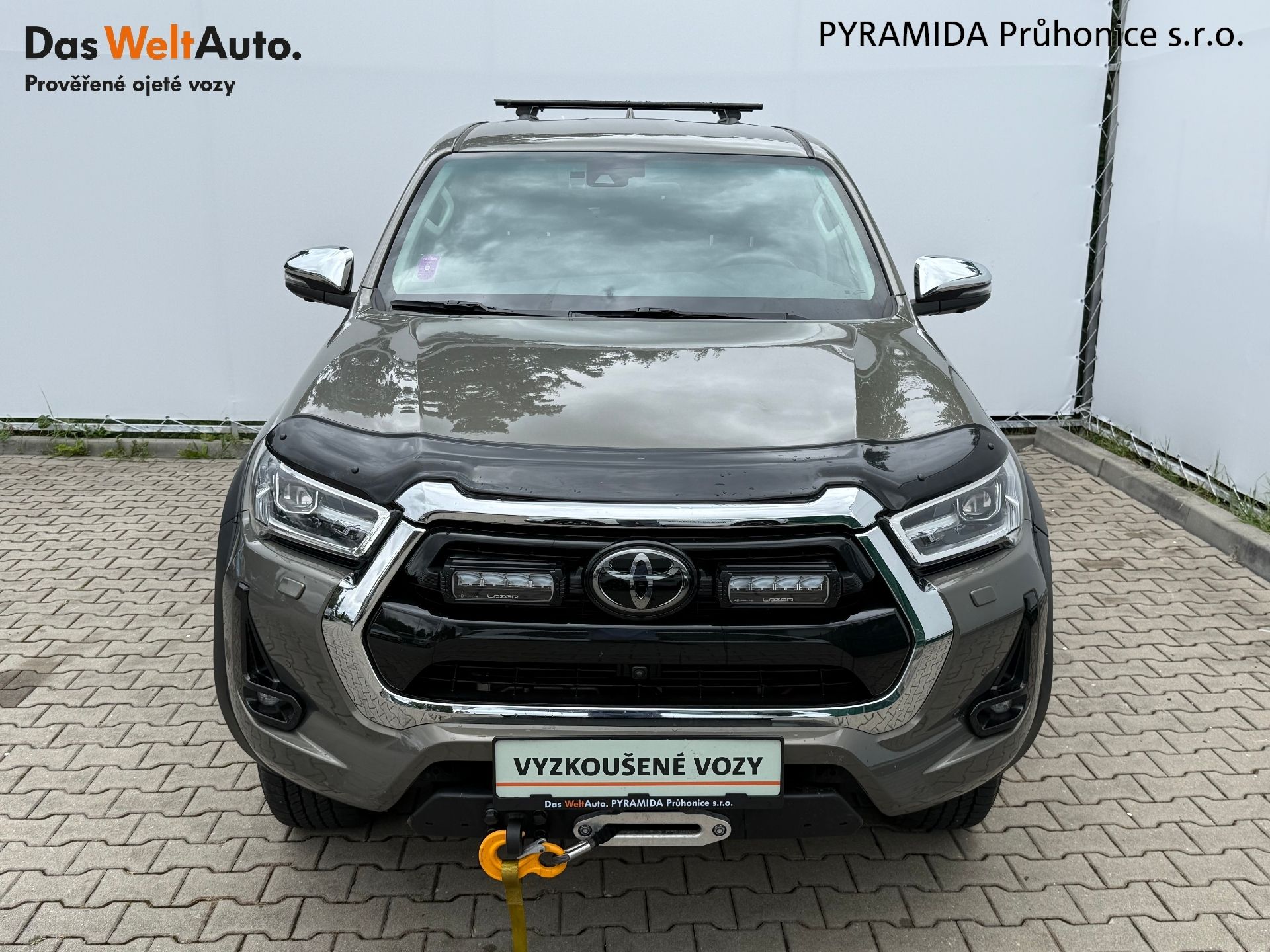 Toyota Hilux, 2.8 D-4D 150 kW Executive 4x4 - fotka 4