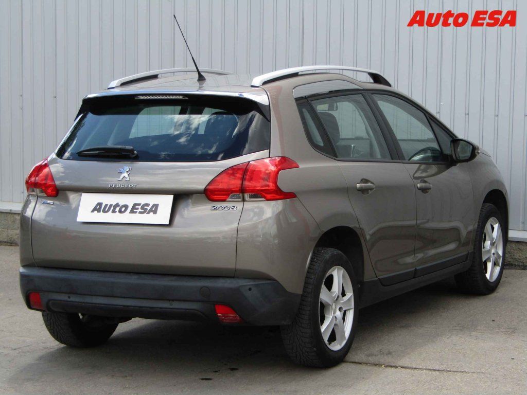 Peugeot 2008, 1.2 PureTech - fotka 4