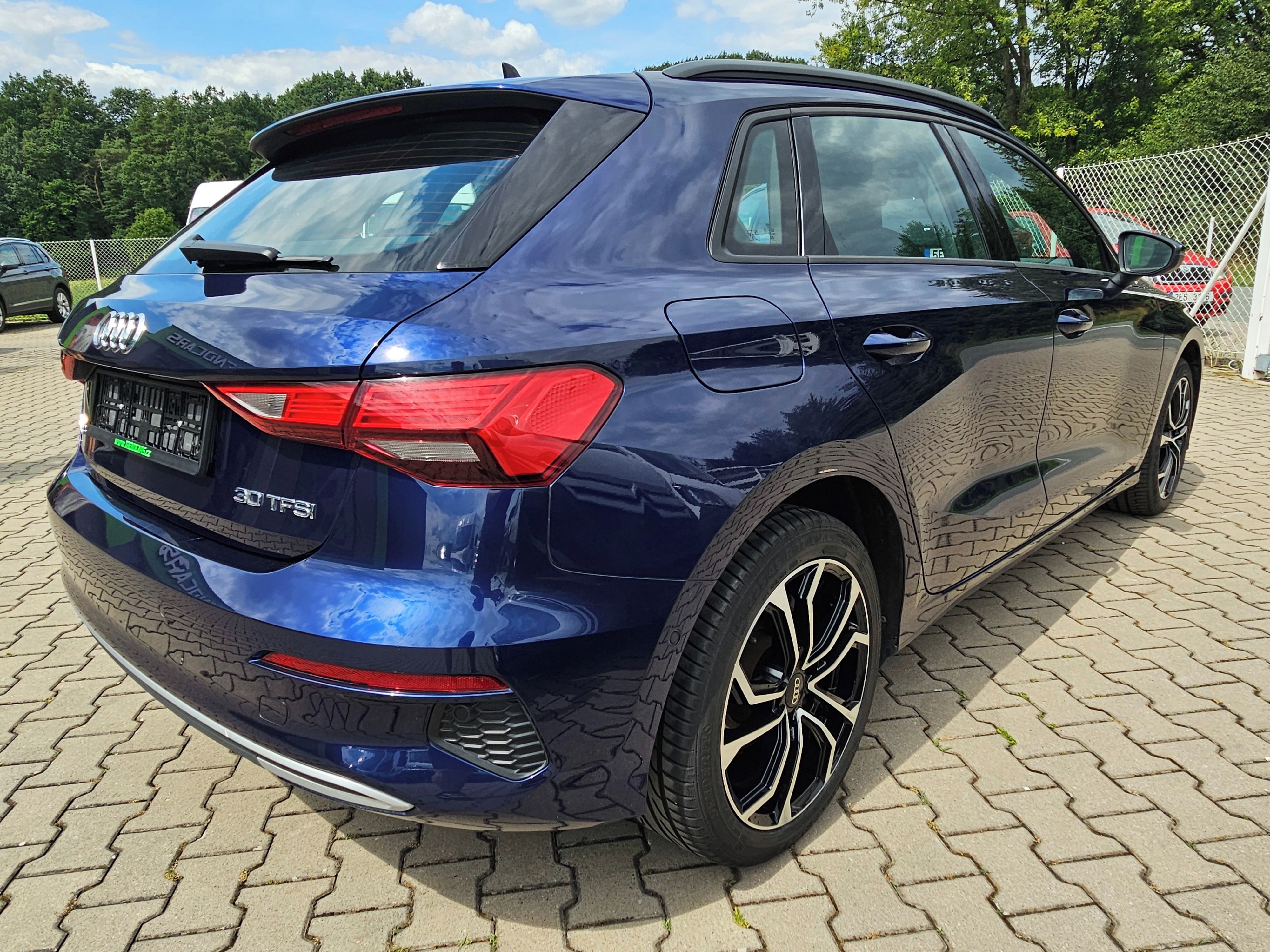 Audi A3, 30TFSi Advance S-TRONIC - fotka 4
