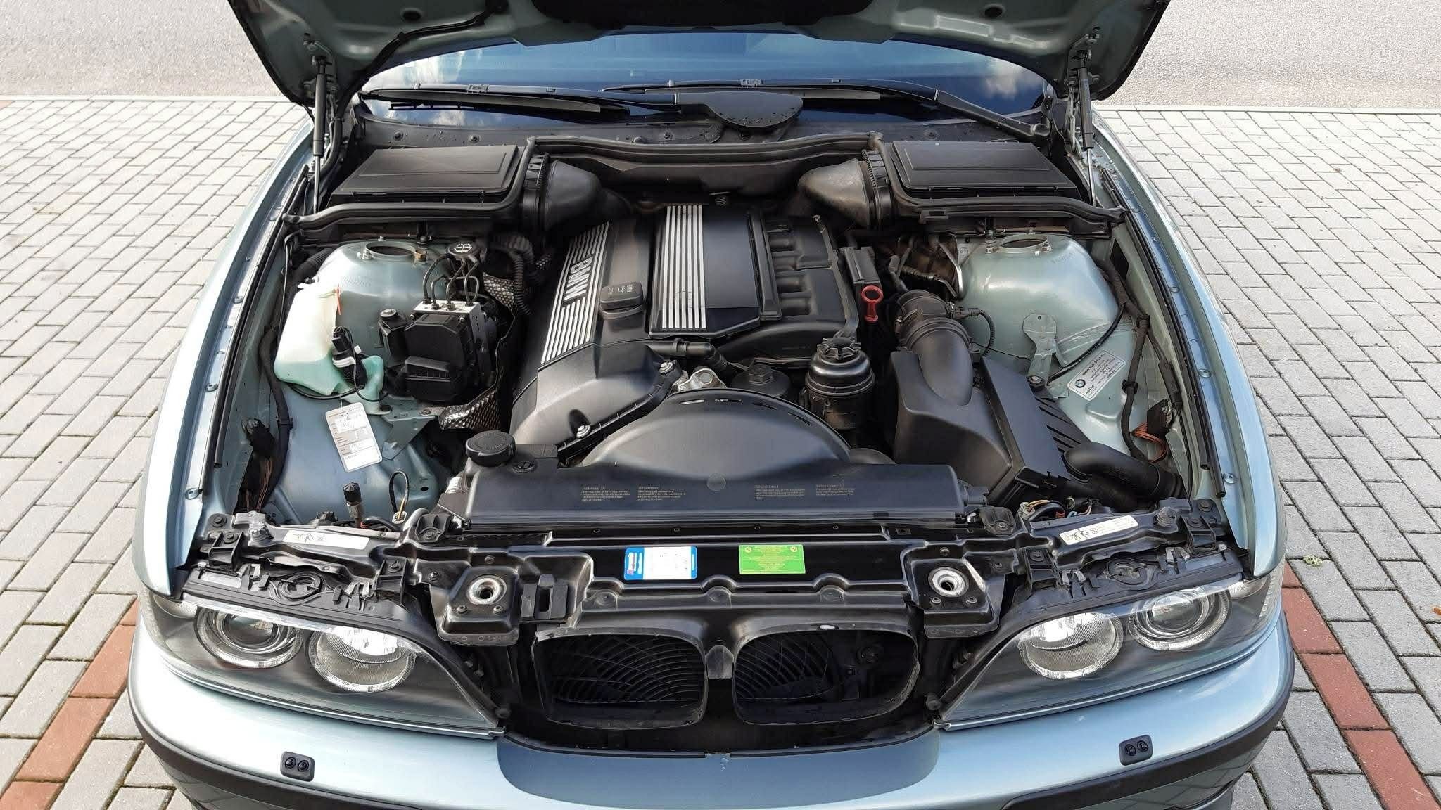 BMW Řada 5, 530i - fotka 6