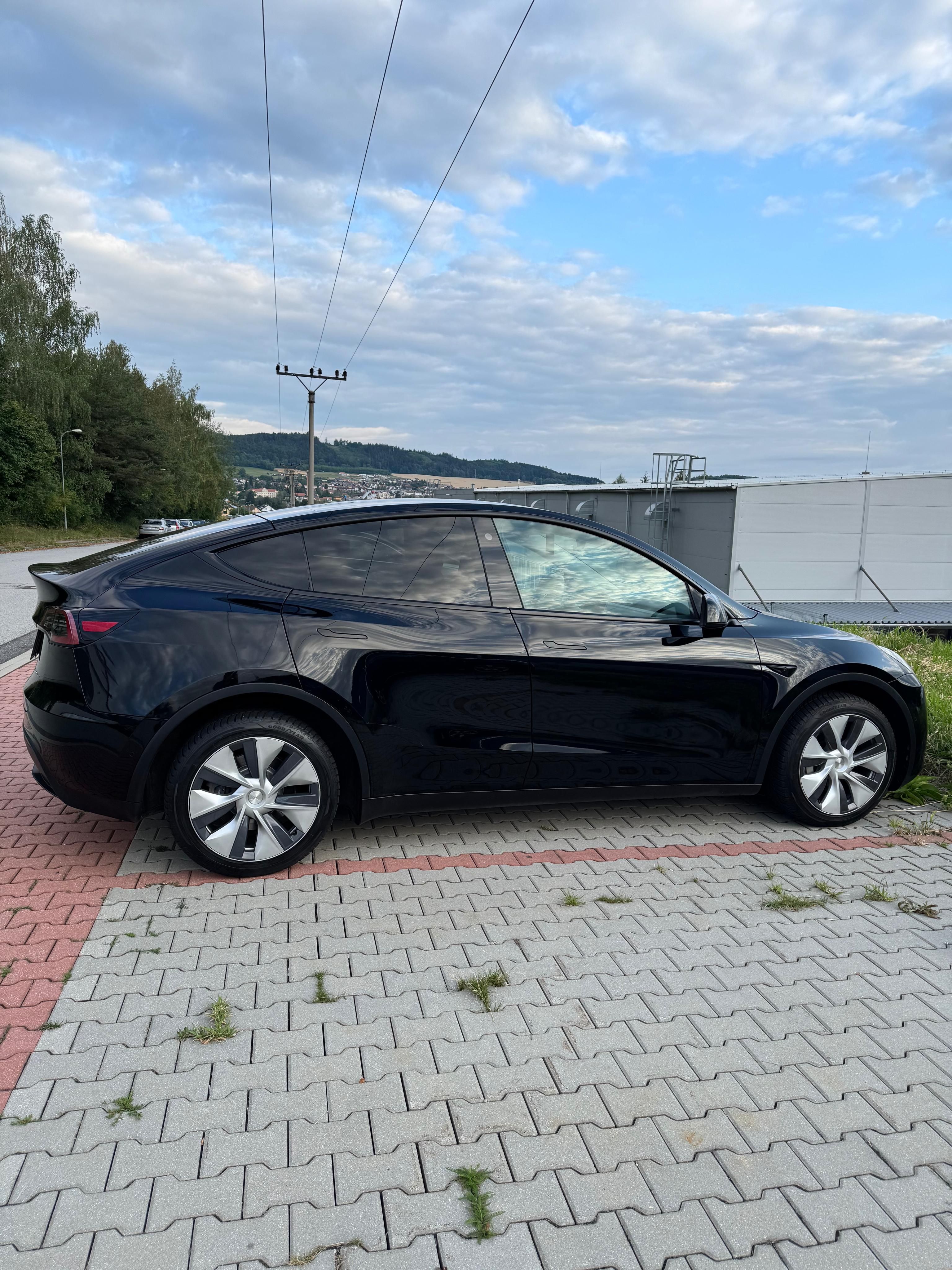 Tesla Model Y, LR, 4x4, 378kW, SOH 90,2%,DPH - fotka 3