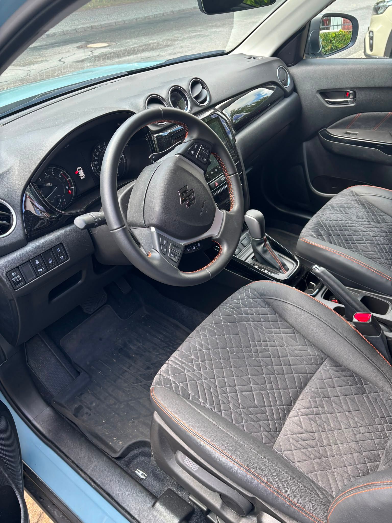 Suzuki Vitara, 1,4 Elegance AT Black Edition - fotka 3