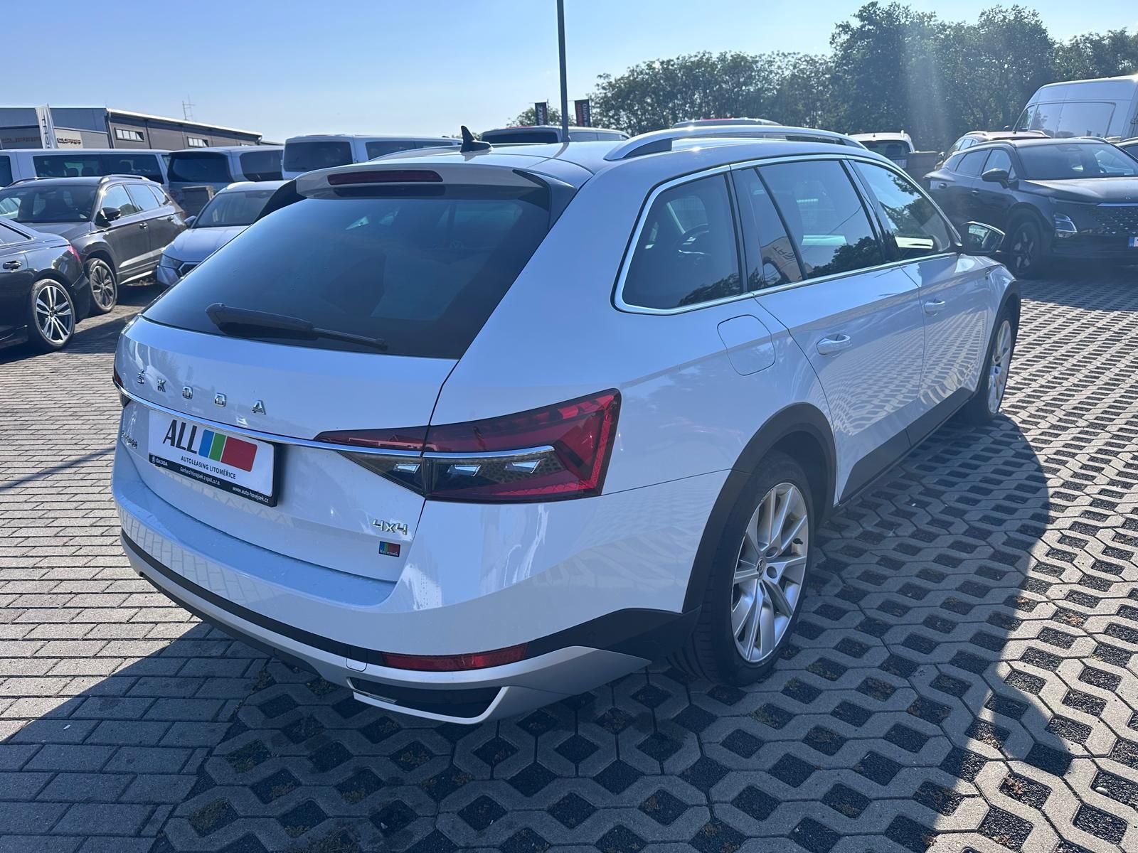 Škoda Superb, 2,0 TDI 4x4 DSG 147kW - fotka 2