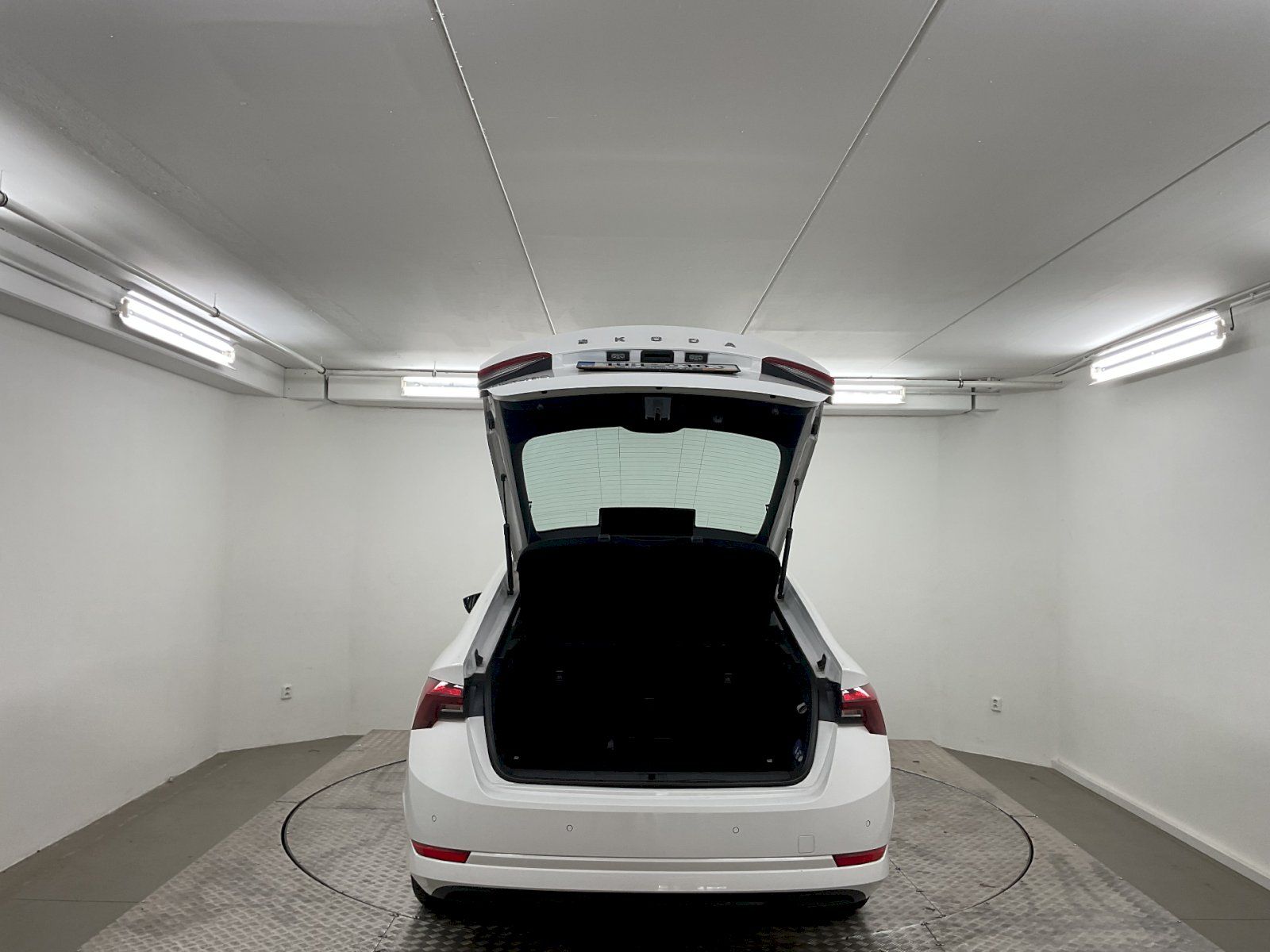 Škoda Octavia, OCTAVIA AMB TD 85/2.0 M6F - fotka 6