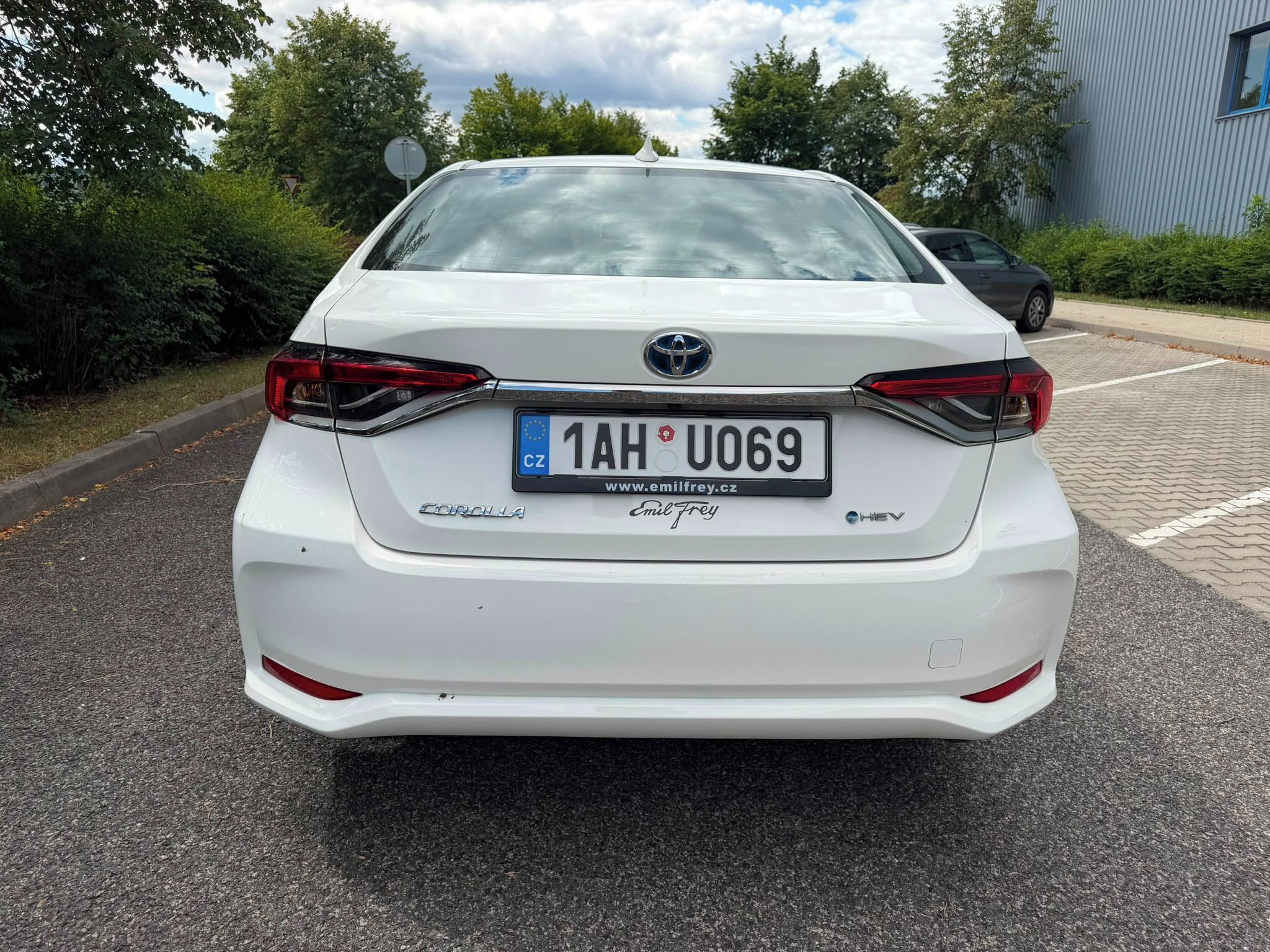 Toyota Corolla, 1.8 Hybrid sedan - fotka 5