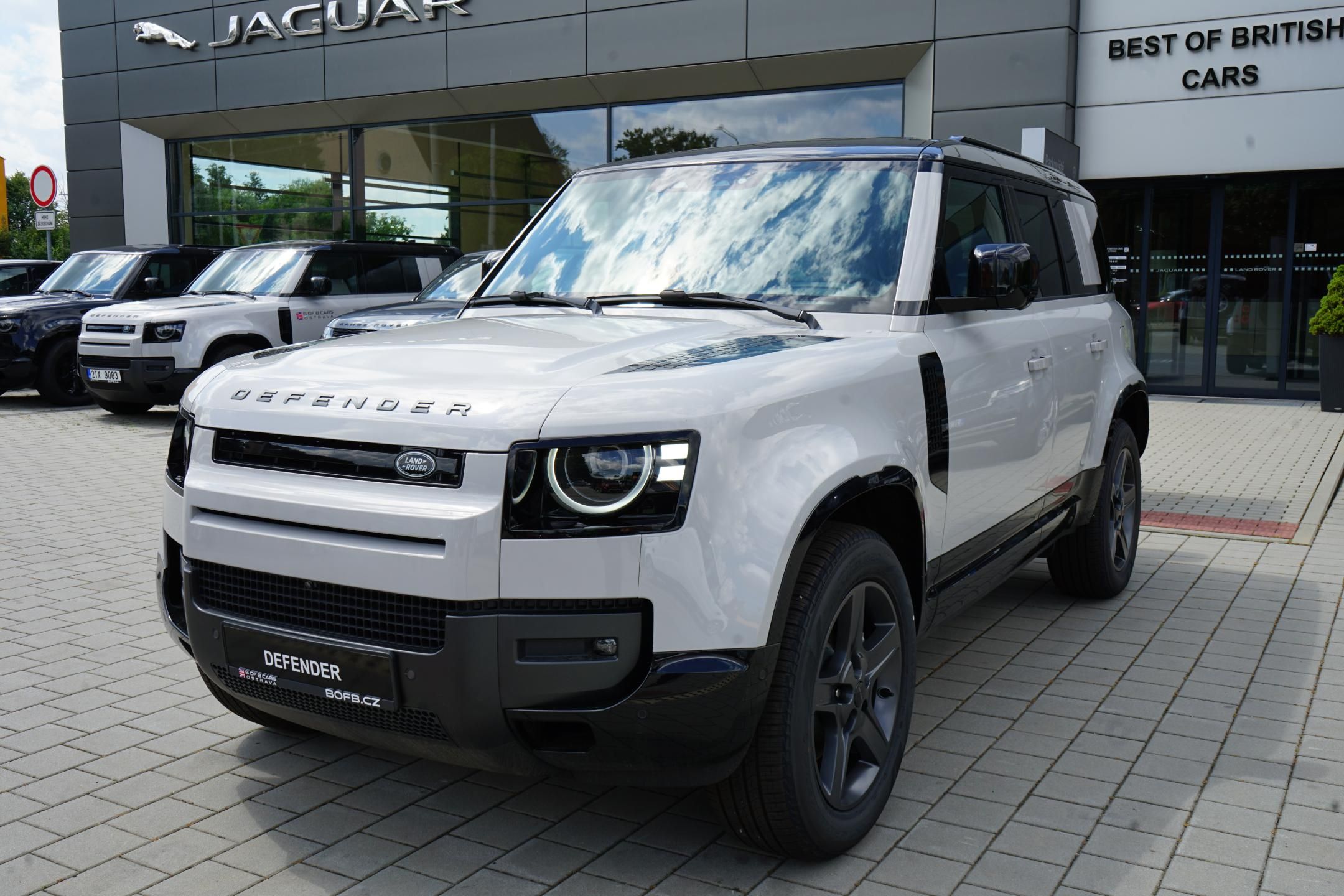 Land Rover Defender, 110 X-Dynamic SE P300e - fotka 4