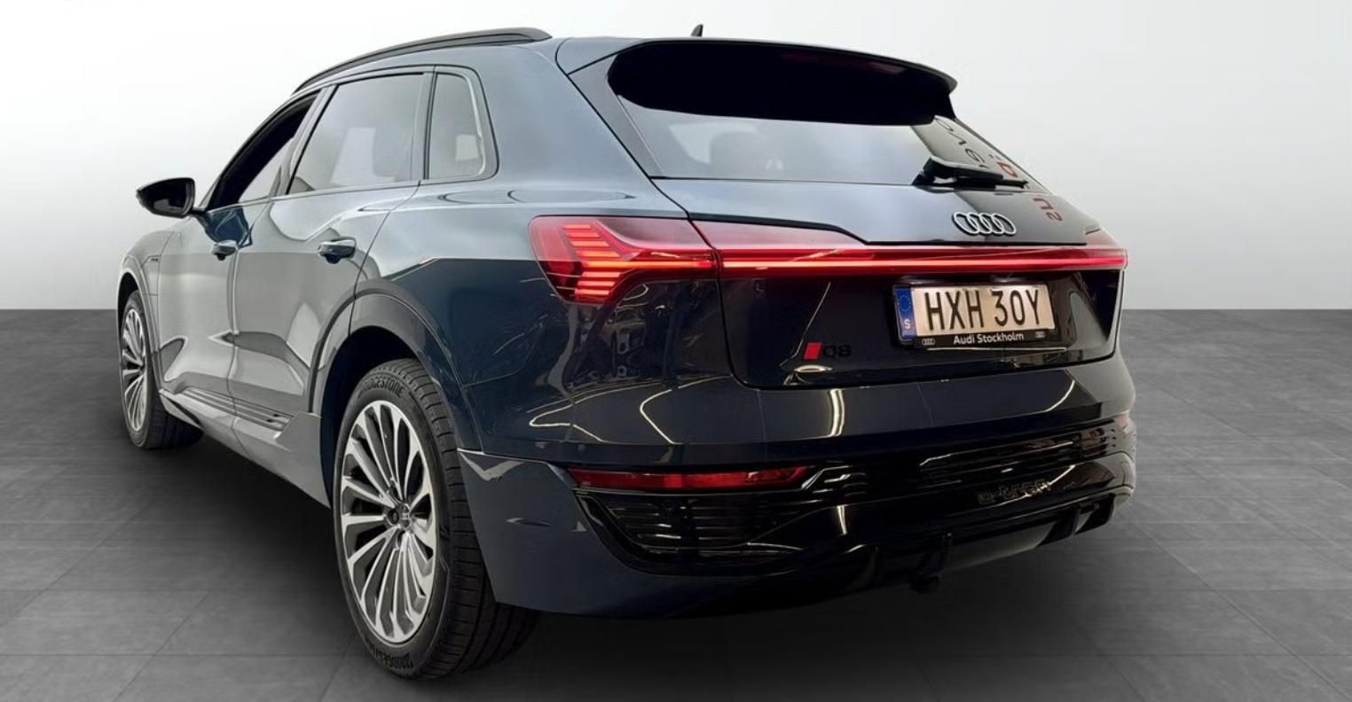 Audi Q8 e-tron, 55 Q 360k Pano Tažné Matrix - fotka 3