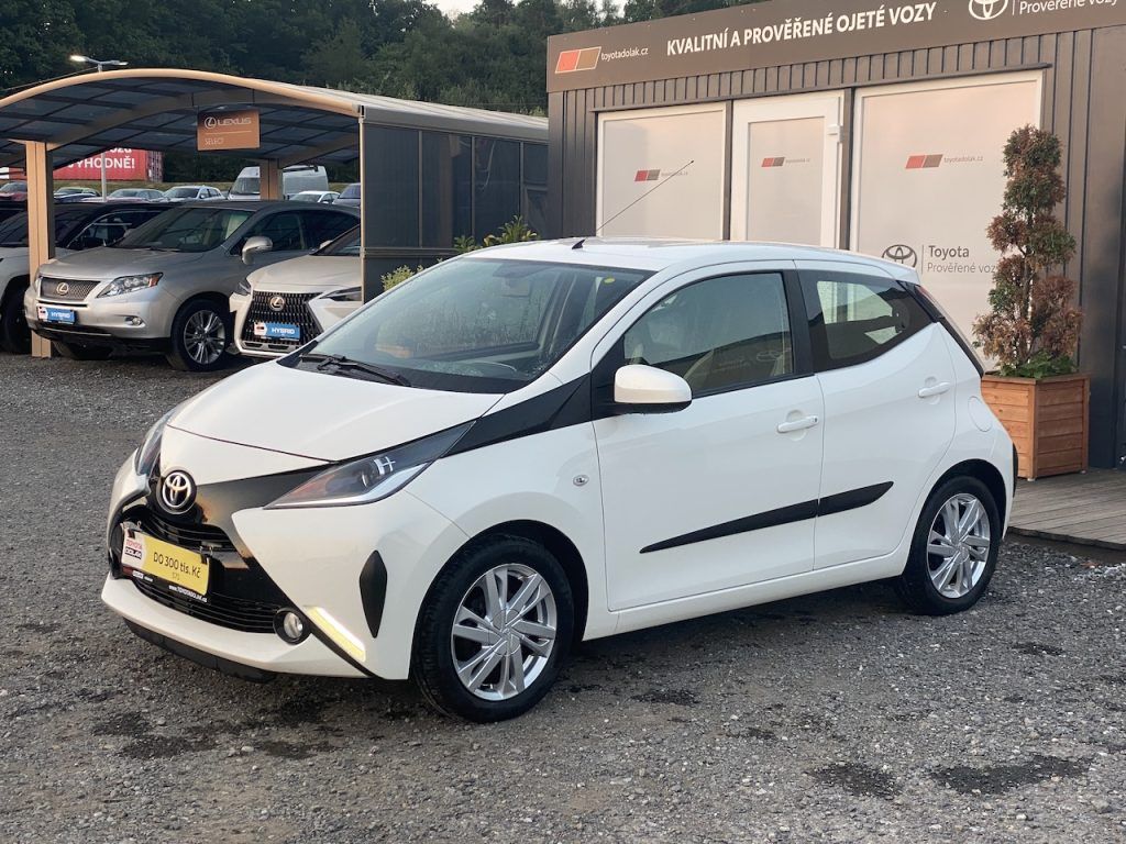 Toyota Aygo, 1.0i, ČR-1m, X-Play Style - fotka 3