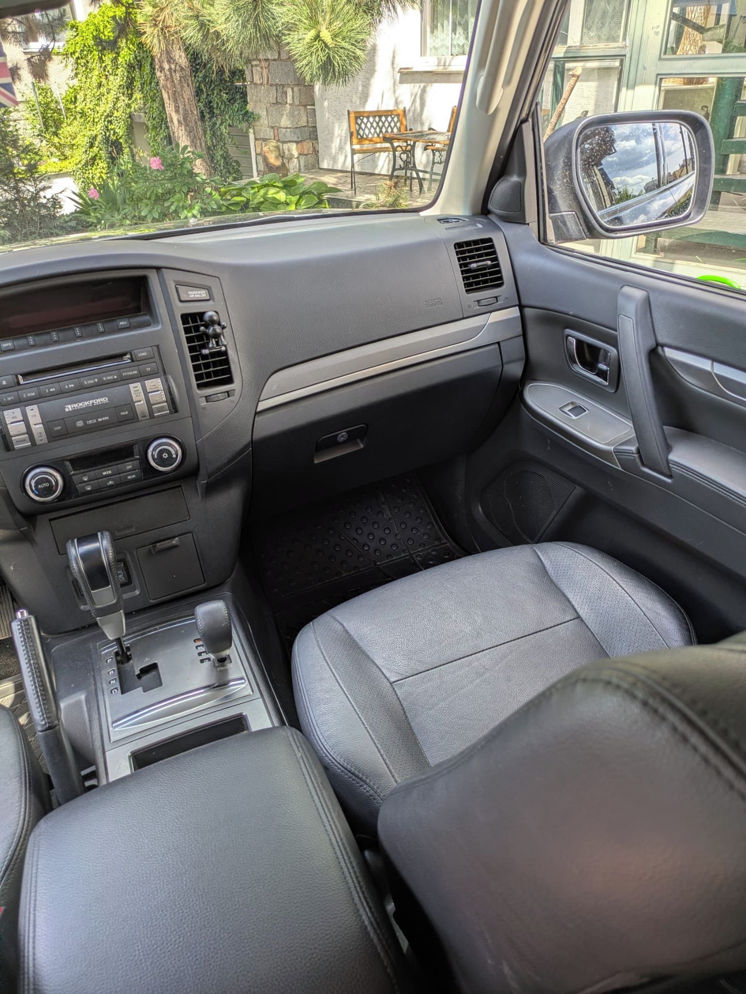 Mitsubishi Pajero, Pevni majitel, garazovane - fotka 4