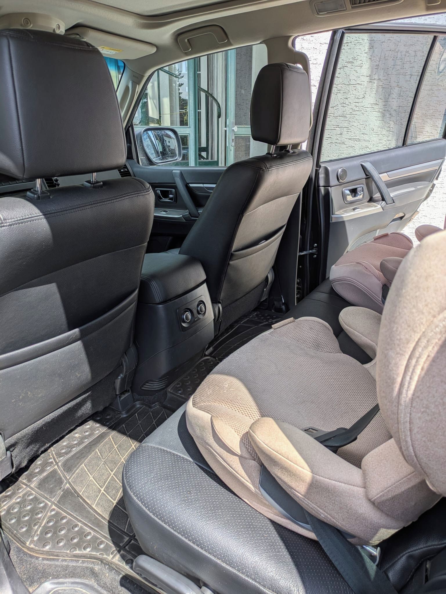 Mitsubishi Pajero, Pevni majitel, garazovane - fotka 6