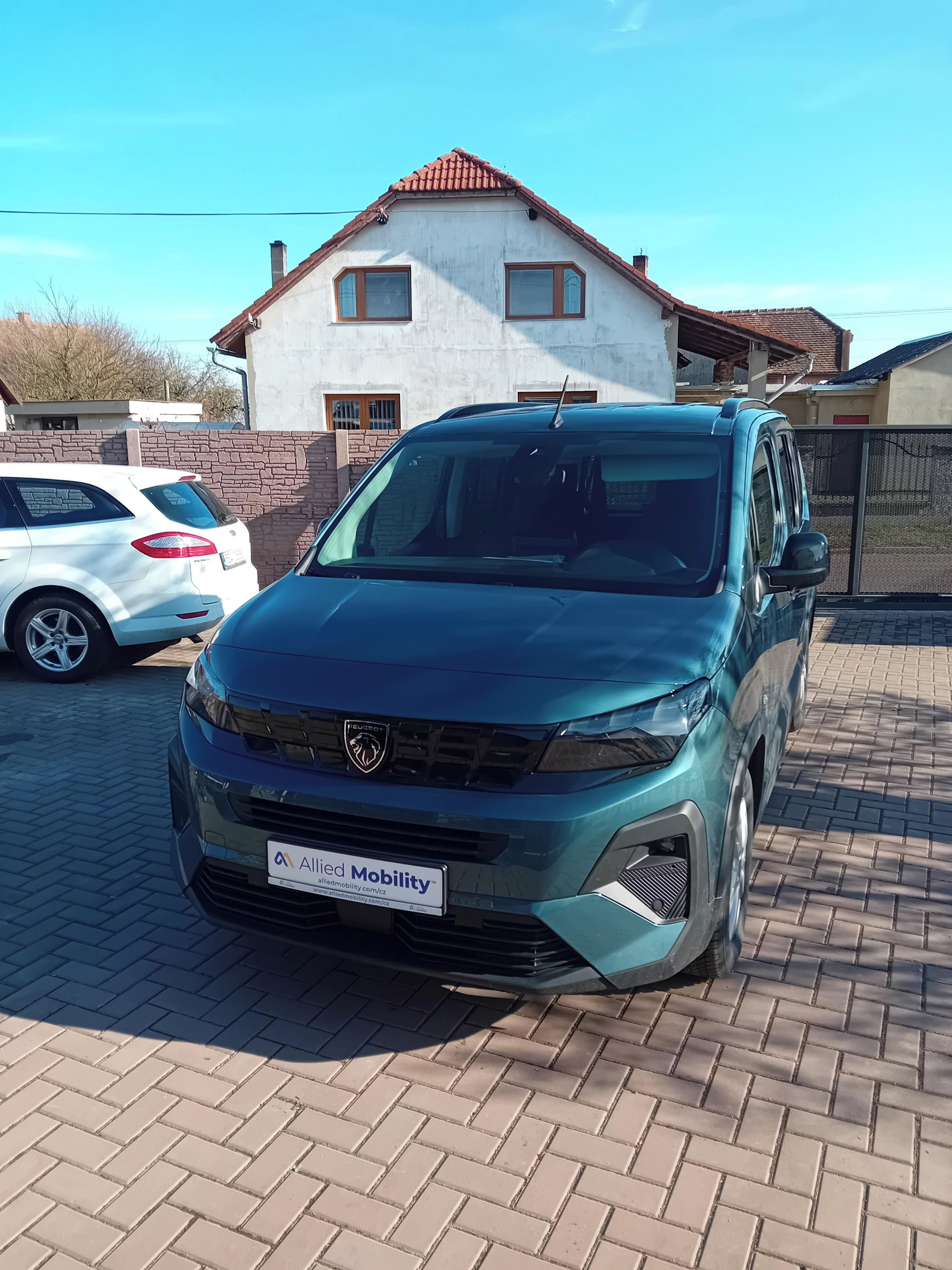 Peugeot Rifter, Peugeot  s invalidní úpravou - fotka 2