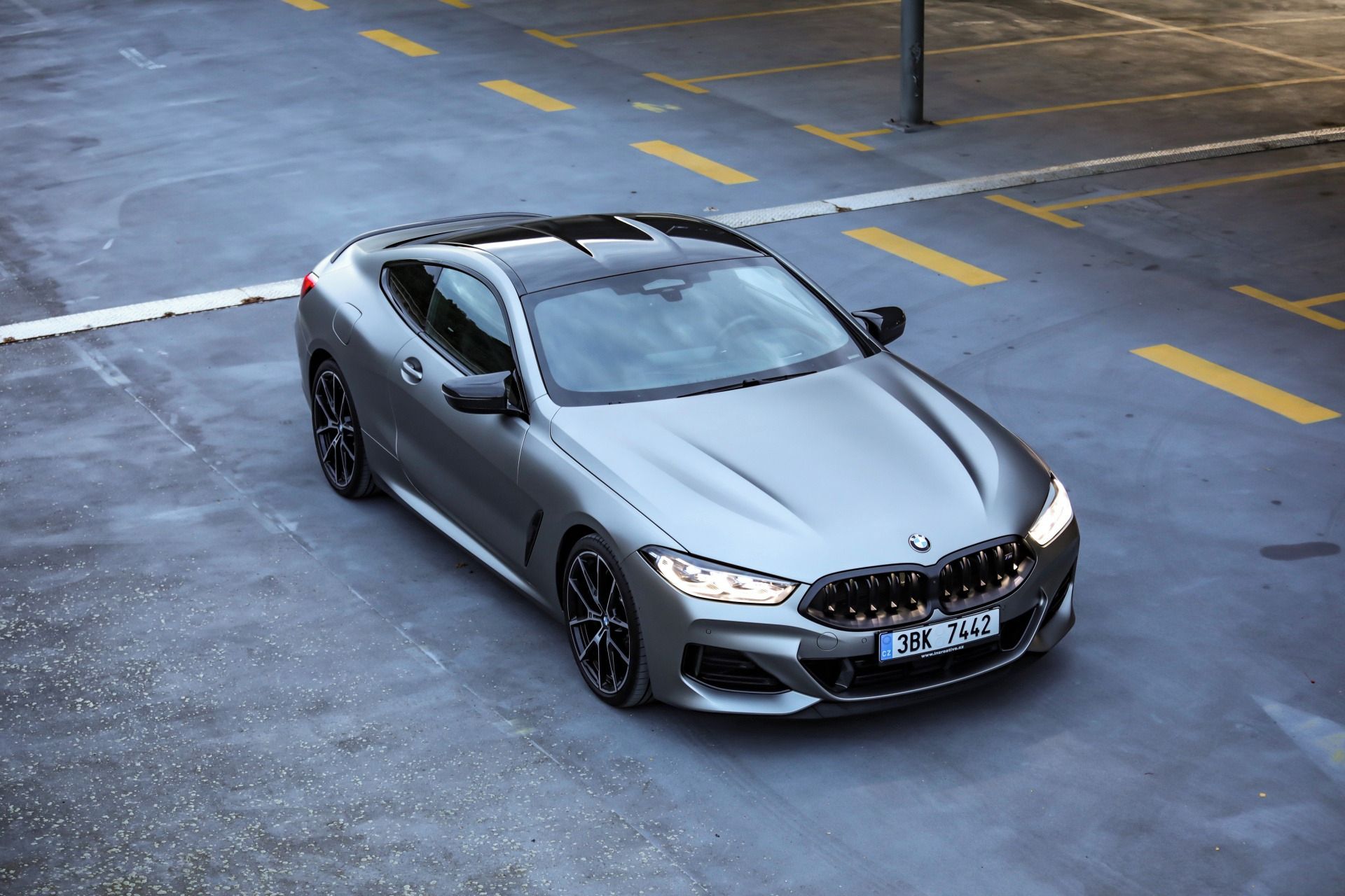 BMW Řada 8, xDrive Coupé | Individual - fotka 2
