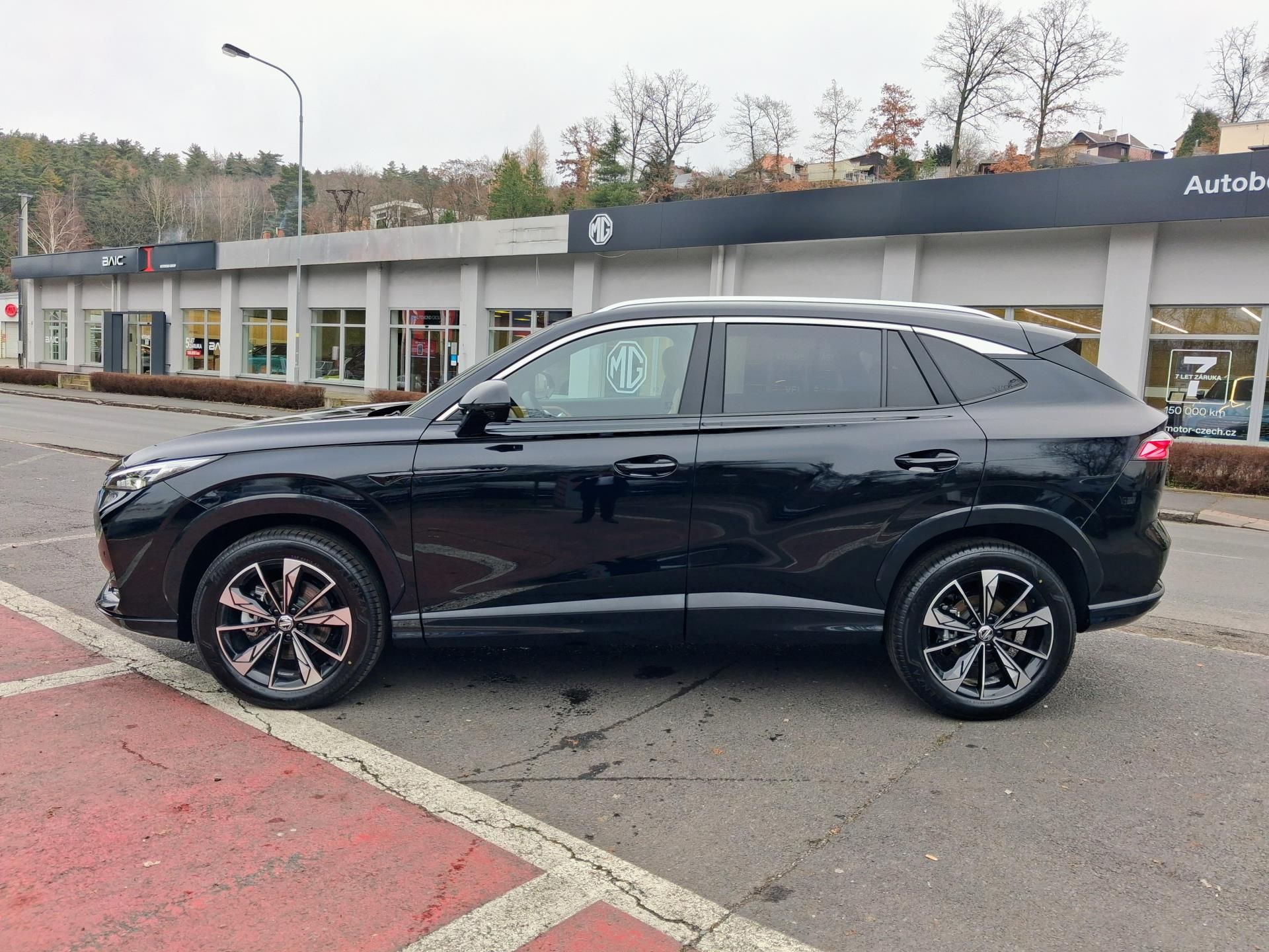 MG HS, EXCLUSIVE 1.5T 125kW 4×2 7DCT - fotka 4