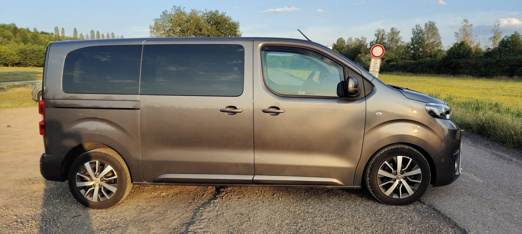 Toyota Proace Verso, 2.0 D-4, 8 míst, panorama, TZ - fotka 4