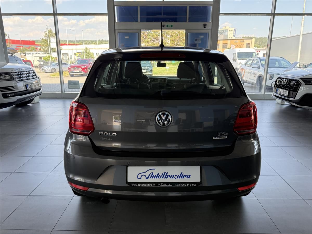 Volkswagen Polo, 1,2   TSI 66KW,HIGHLINE,1.MAJ - fotka 5