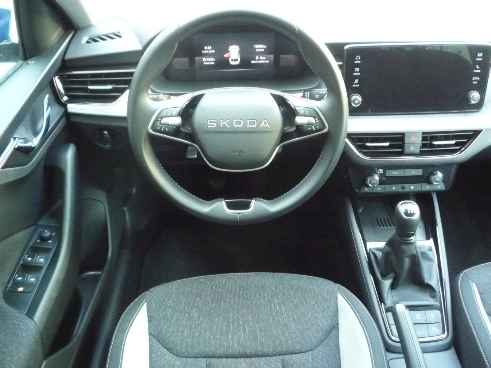 Škoda Scala, 1,0TSi 85kW Top Selection - fotka 5