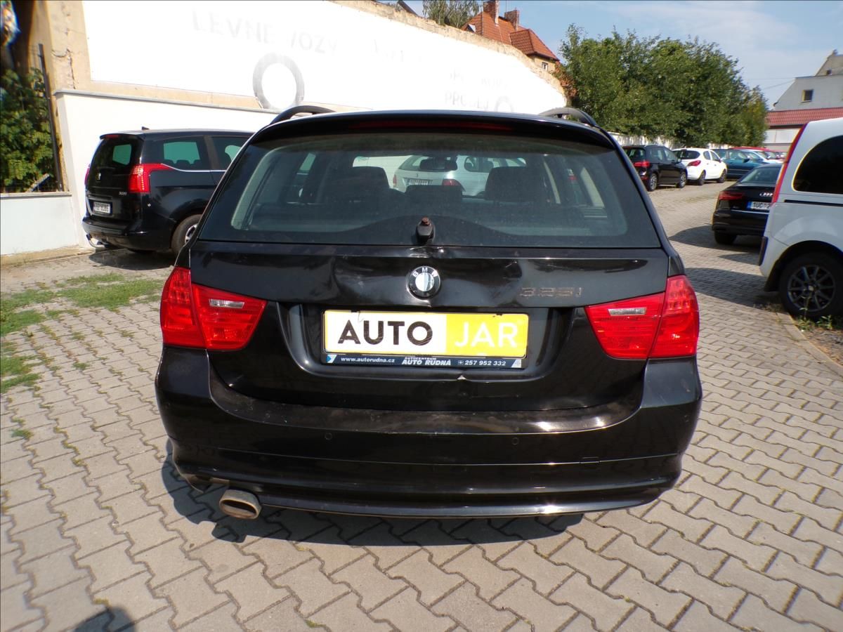 BMW Řada 3, 2,0   320D xDrive - fotka 6