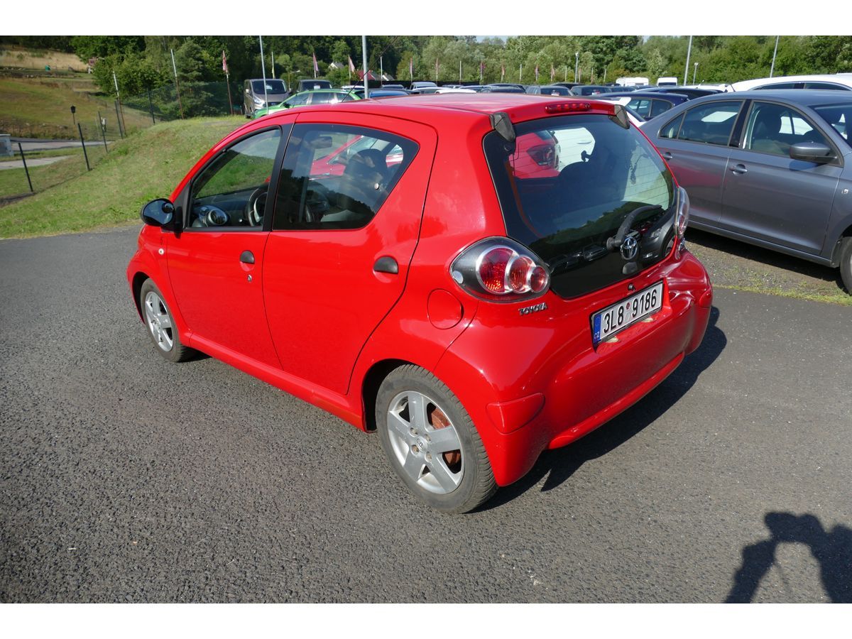 Toyota Aygo, 1,0 VVTi 50KW KLIMA - fotka 6