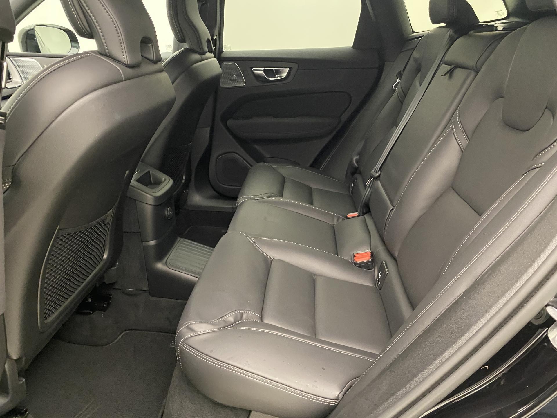 Volvo XC60, T8 AWD RECHARGE BLACK EDITION - fotka 5