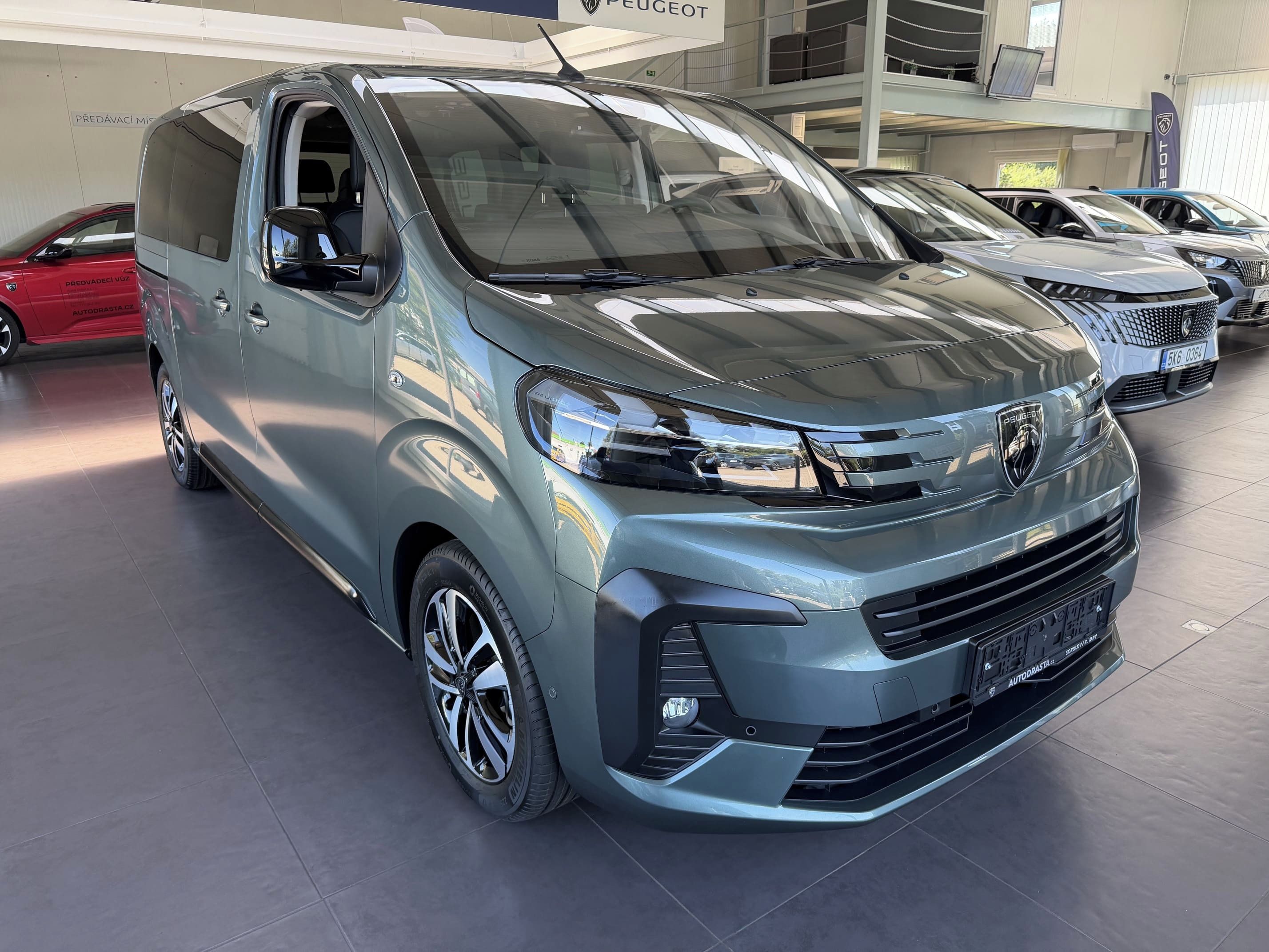 Peugeot Traveller, Allure L2 2.2 BHDi 180k EAT8 - fotka 3