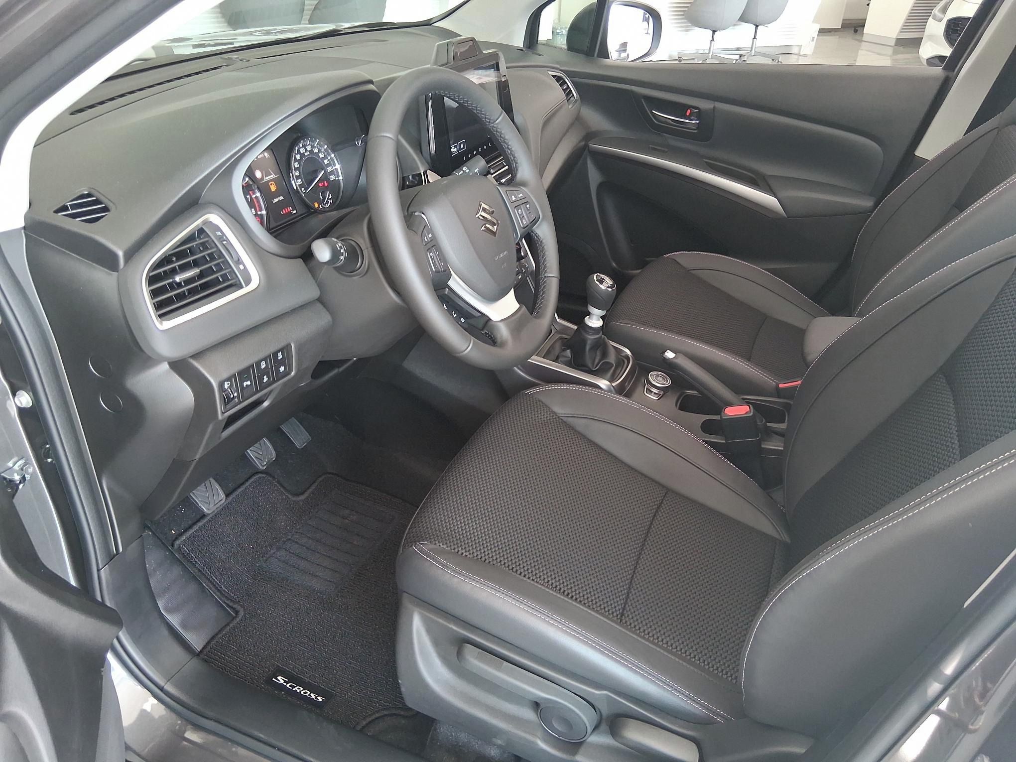 Suzuki S-Cross, 1,4 ELEGANCE 4x4 PANORAMA - fotka 5