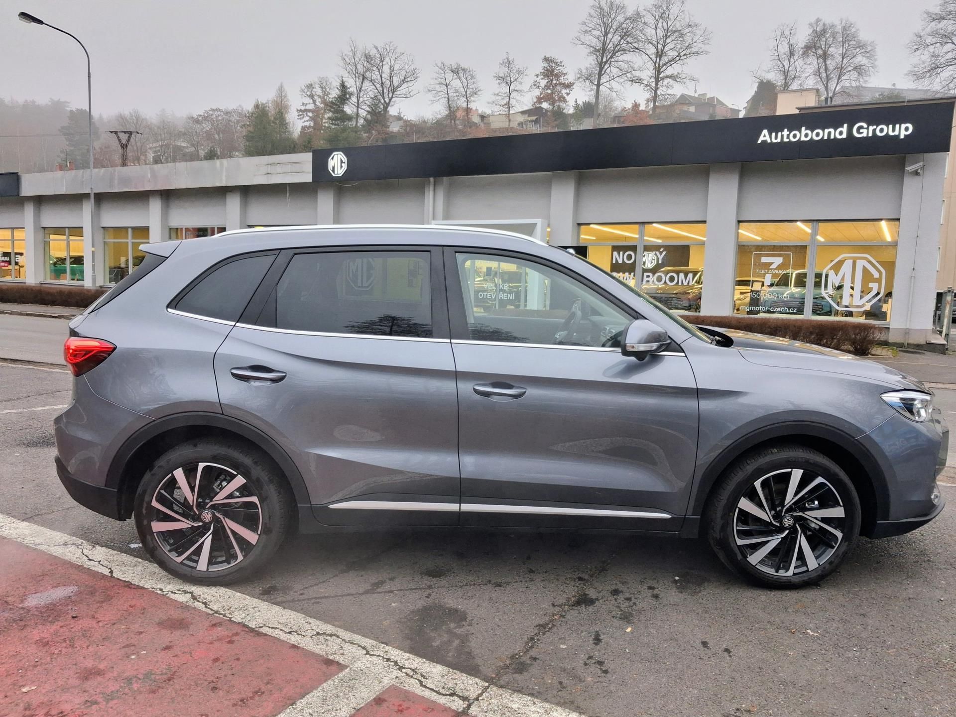 MG ZS, EXCLUSIVE Hybrid+ 145kW 4×2 AT - fotka 3