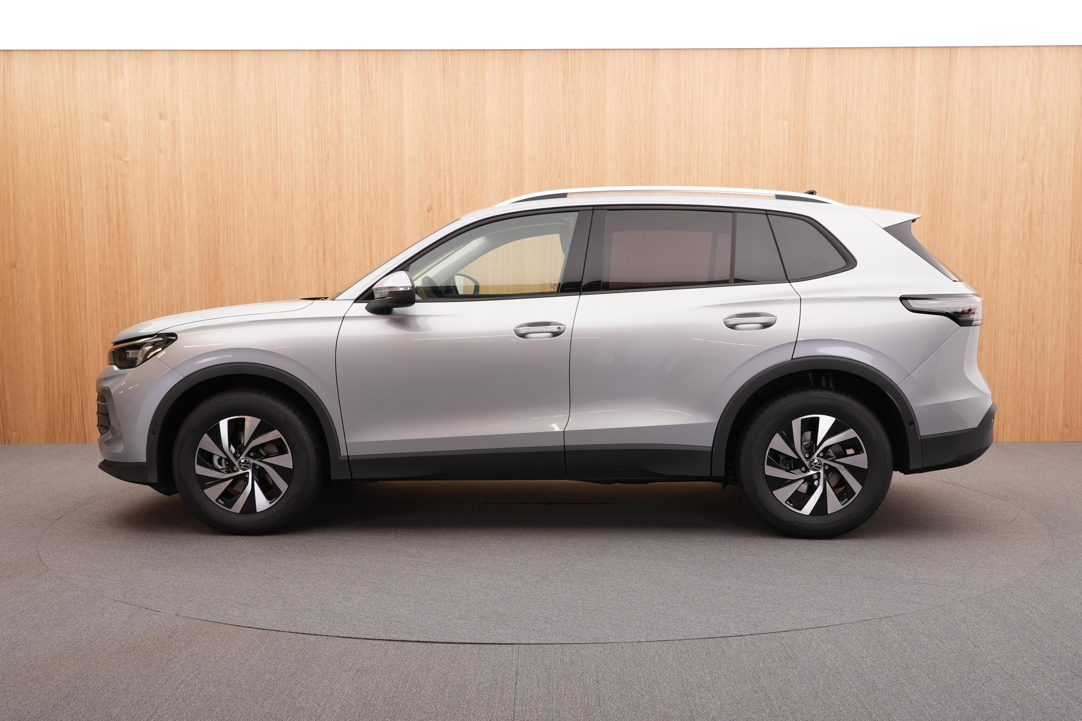 Volkswagen Tiguan, People 1.5 eTSI DSG - fotka 2