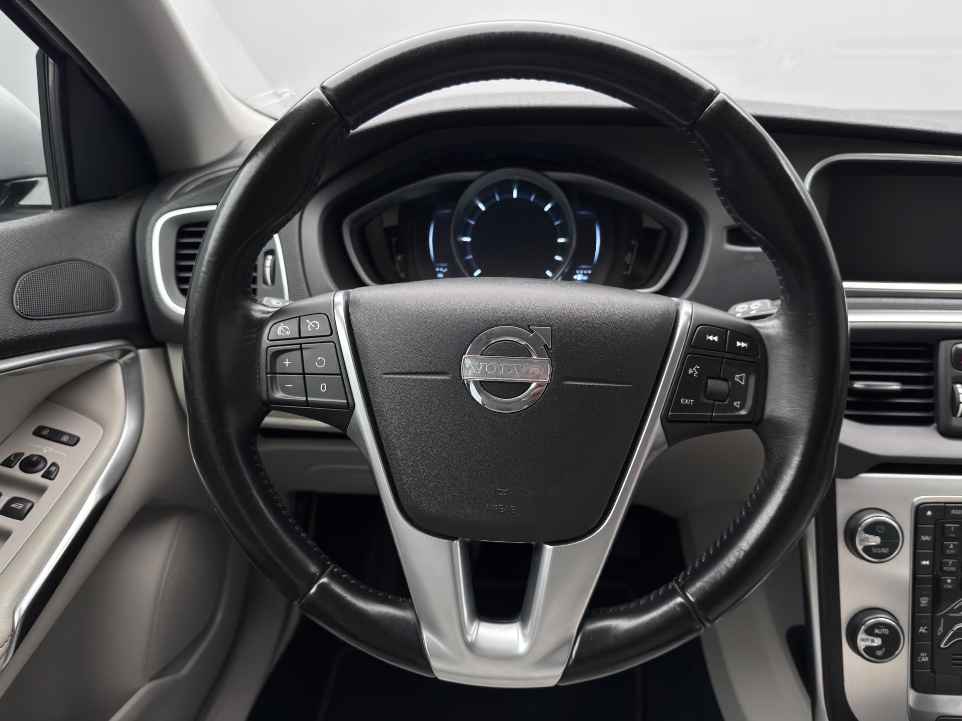 Volvo V40, D3 OCEAN RACE 1.maj - fotka 3