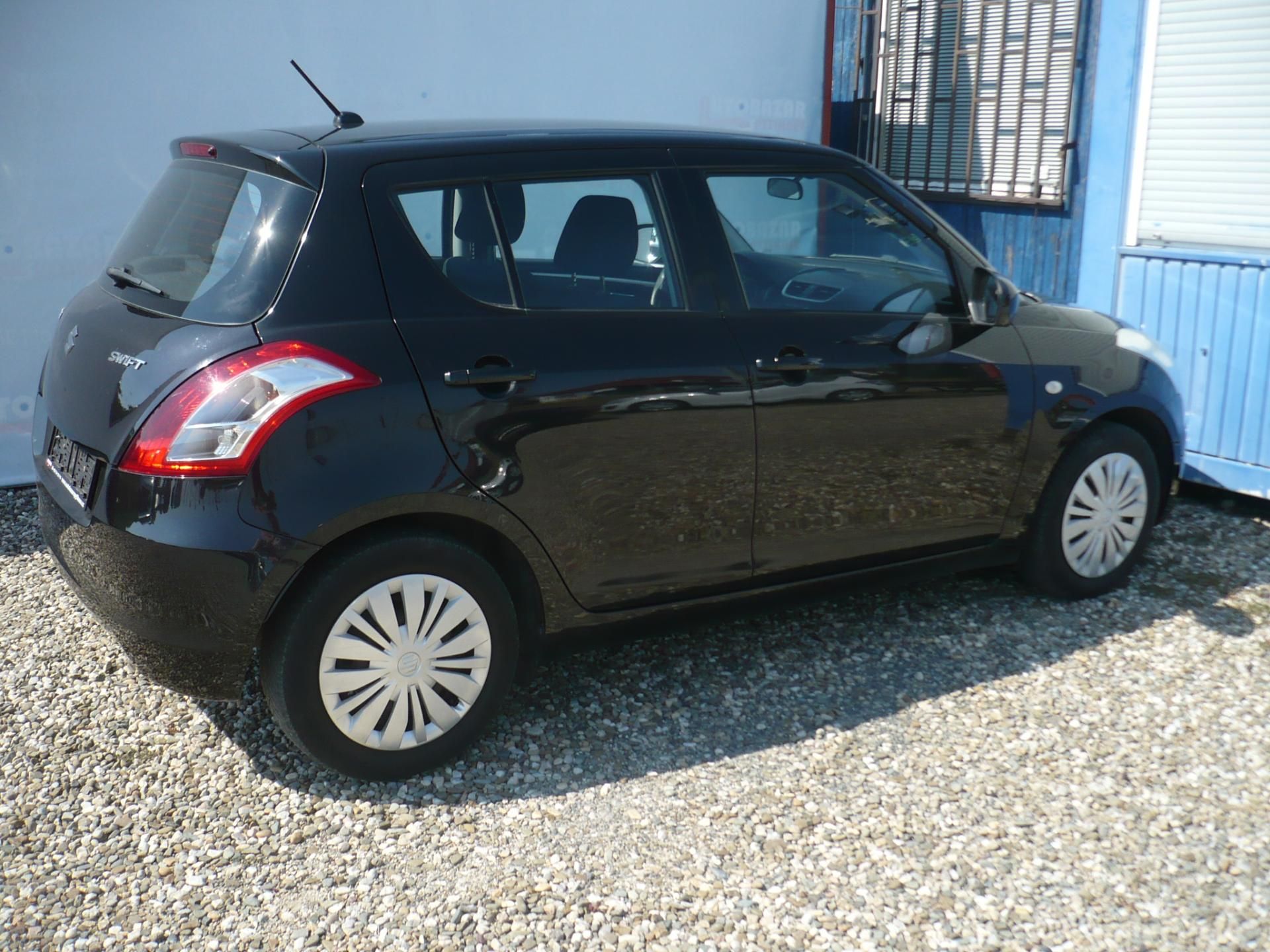 Suzuki Swift, 1.2i 66Kw Klima - fotka 6