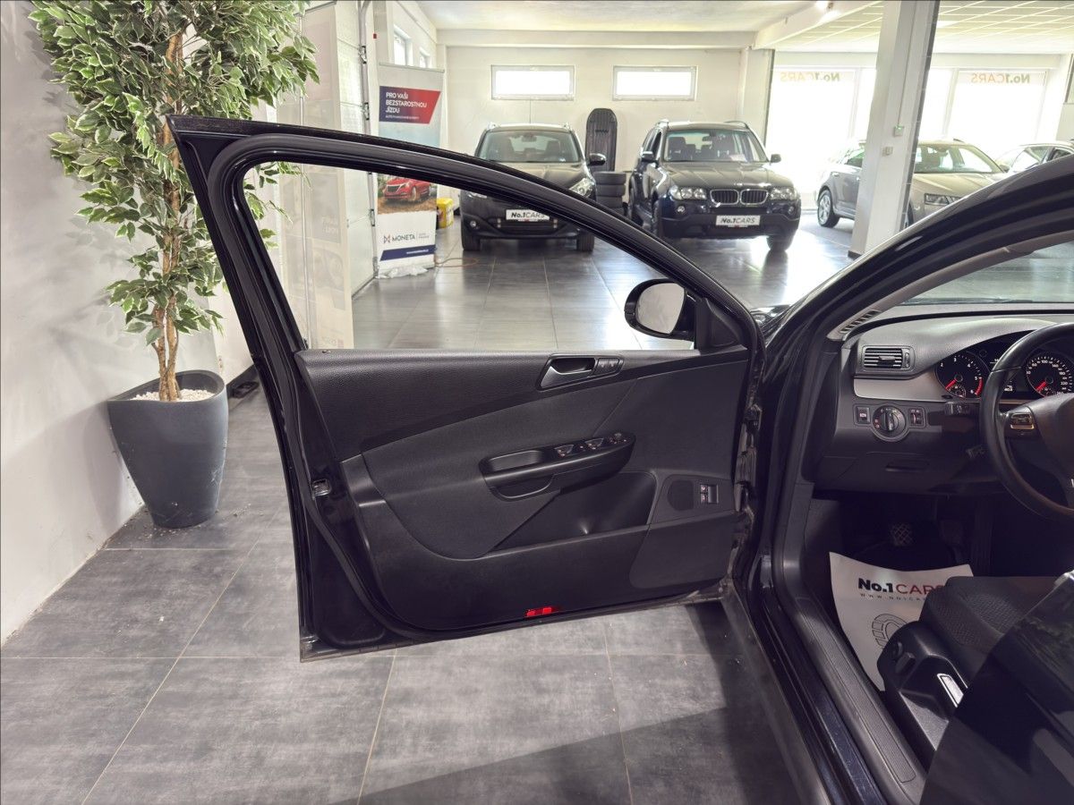 Volkswagen Passat, 2,0   TDI 103KW BEZ KOROZE TOP - fotka 6