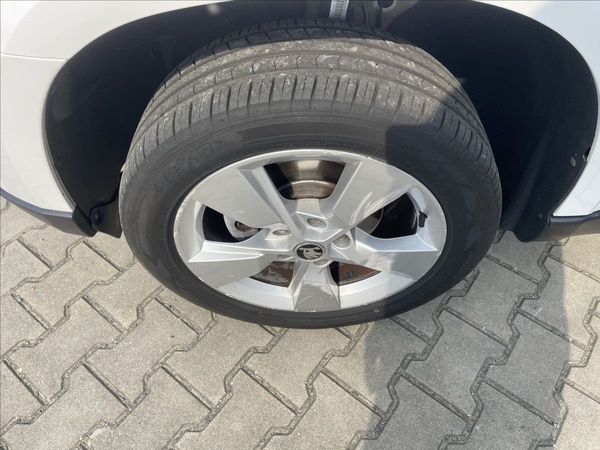 Škoda Yeti, 2,0 TDI 4x4 KLIMA TZ NOVÁ STK - fotka 6