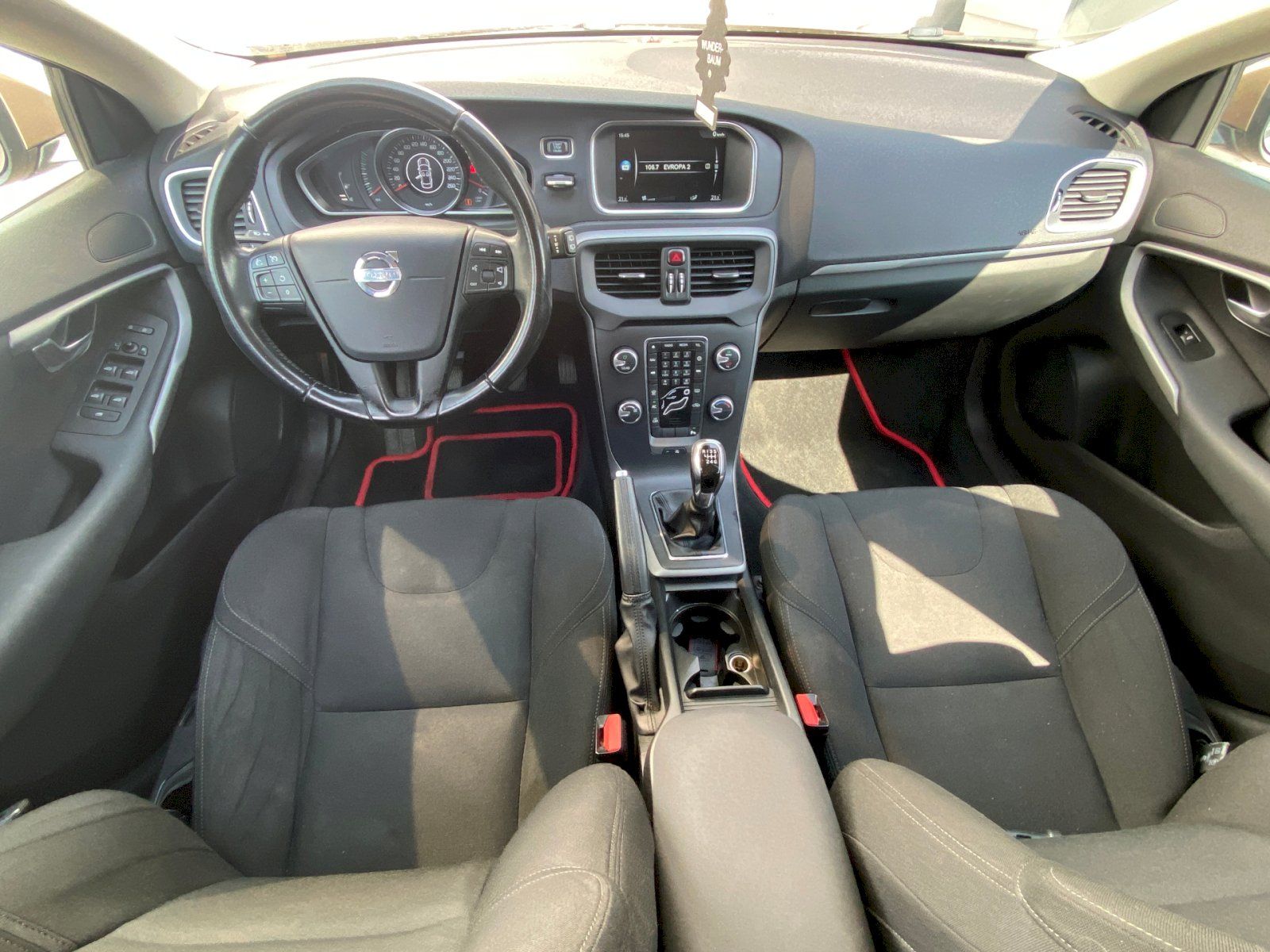 Volvo V40, 2. gen D2 1.6 84 kW Kinetic - fotka 5