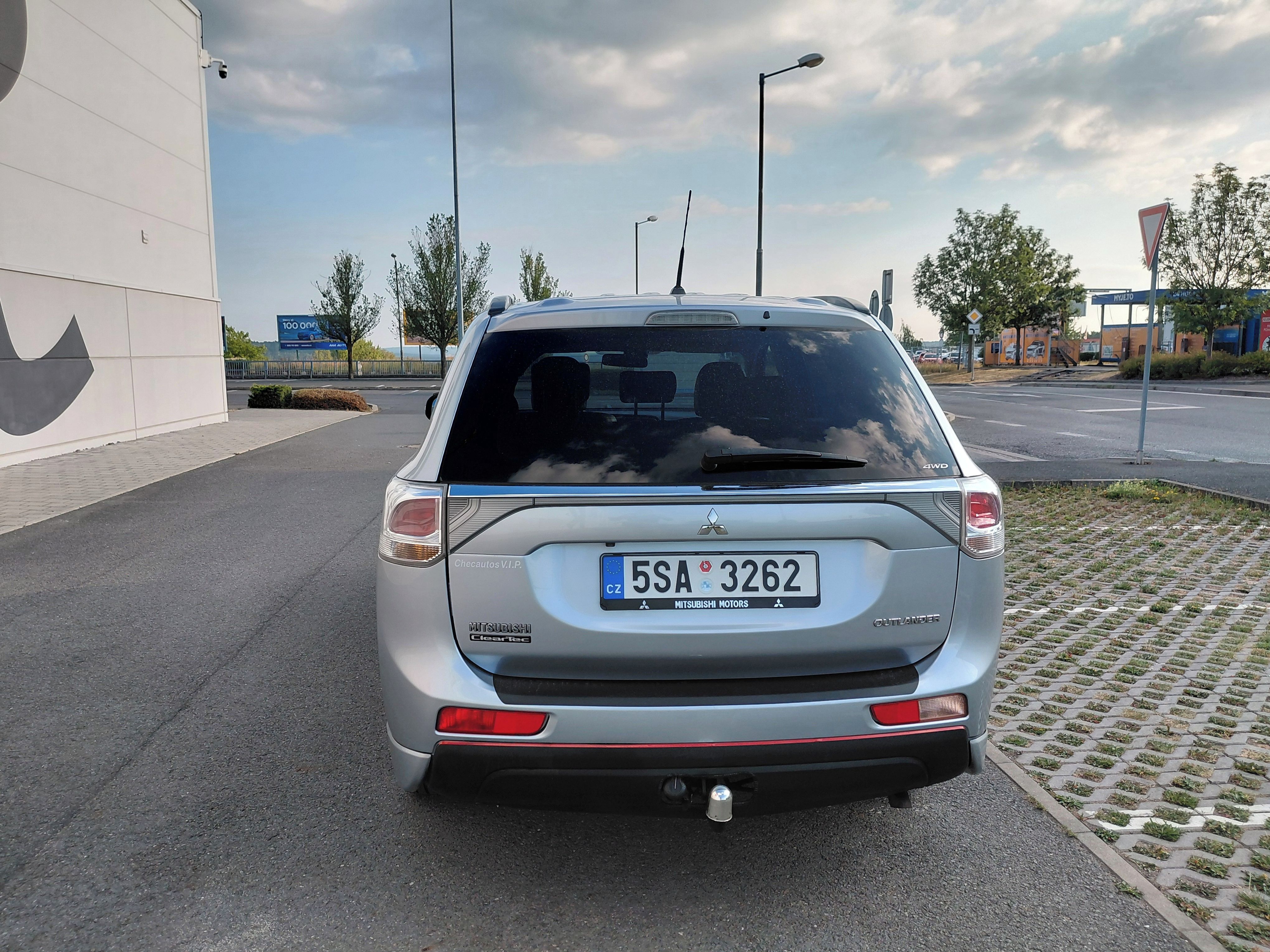 Mitsubishi Outlander, 2.2Di-D 4x4 PĚKNÉ,SPOLEHLIVÉ - fotka 6