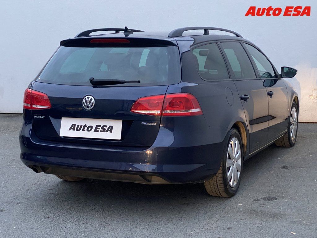 Volkswagen Passat, 1.6 TDi,AC,výhřev sed - fotka 4