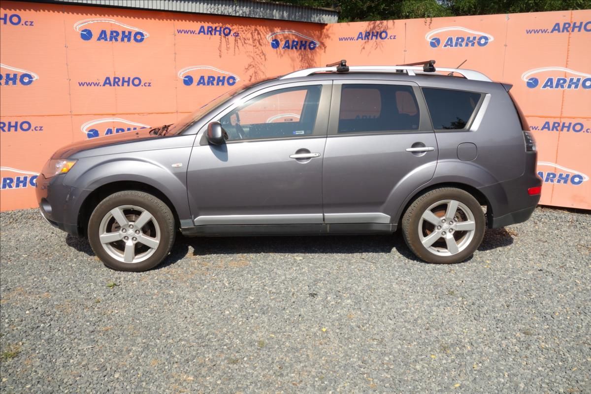 Mitsubishi Outlander, 2,0 DI-D, ČR, 1 MAJ., 7MÍST. - fotka 4
