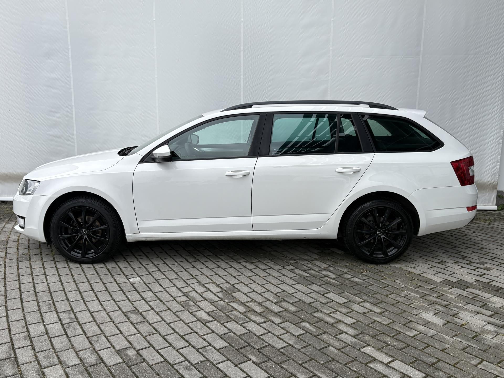 Škoda Octavia, Combi 1.6 TDI ACTIVE Plus  81 - fotka 3