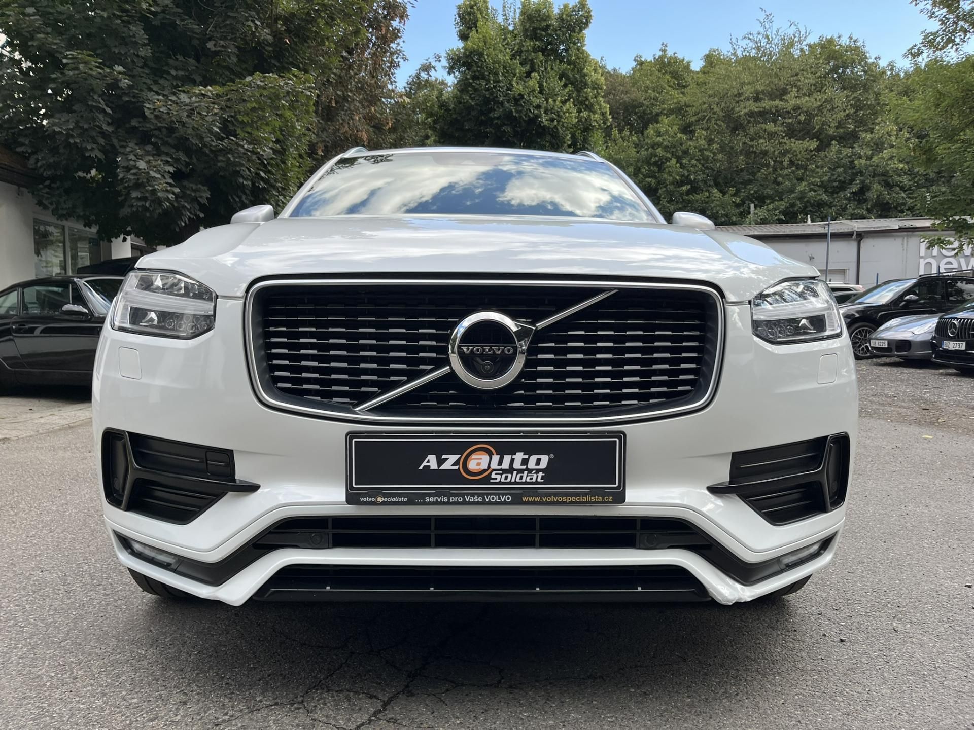 Volvo XC90, D5 AWD R-DESIGN, 7 MÍST - fotka 4