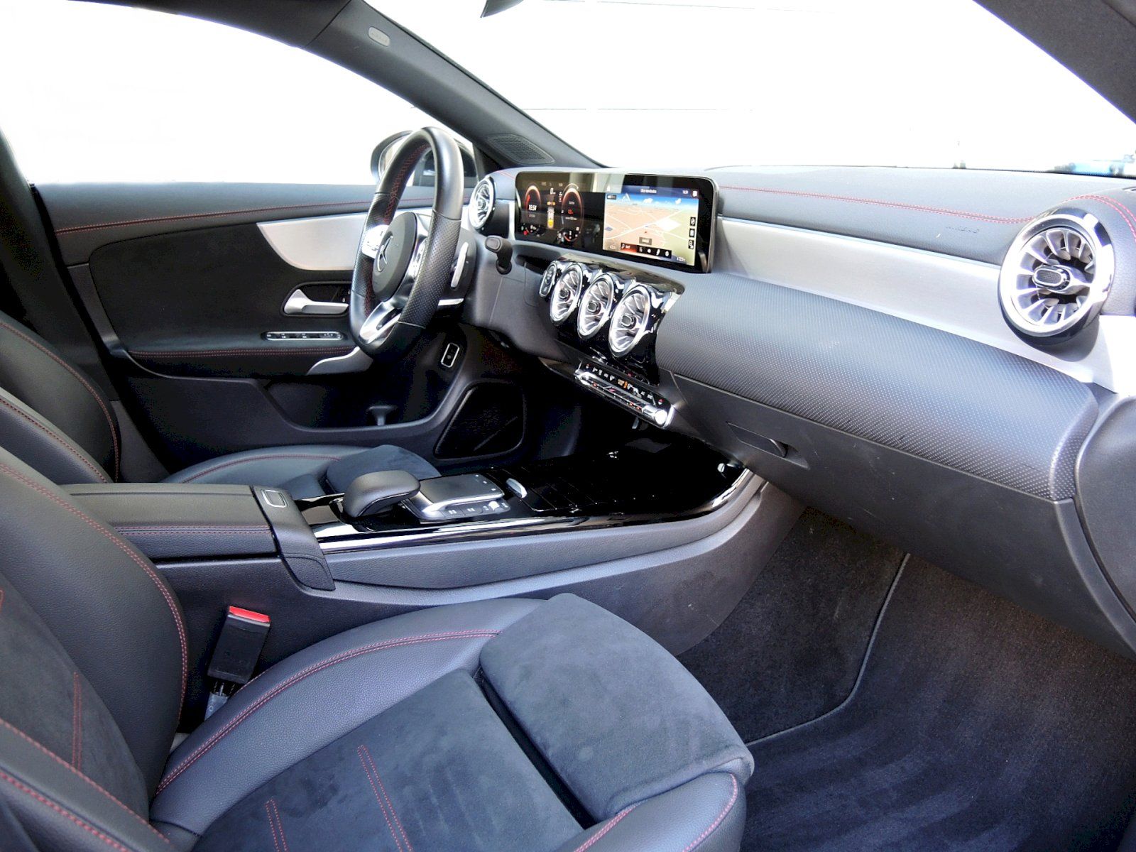 Mercedes-Benz CLA, 200 AMG Line - fotka 6