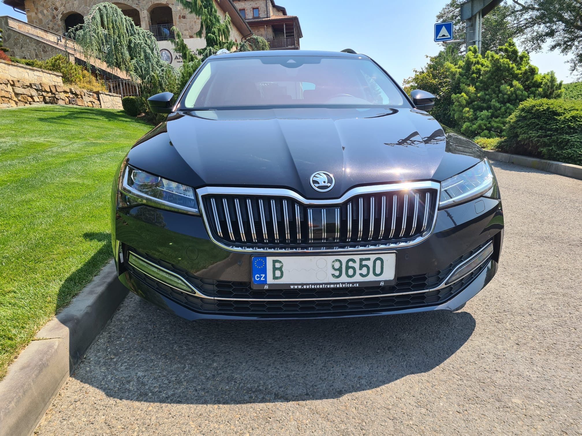 Škoda Superb, 2.0 TDi DSG Laurin & Klement - fotka 3