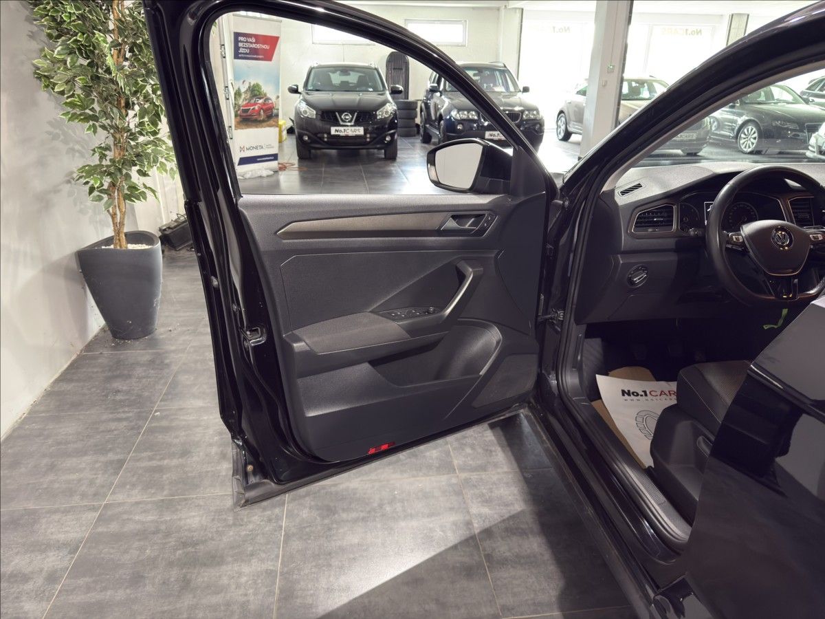 Volkswagen T-Roc, 2,0   TDI 4MOTION ACC LED - fotka 6