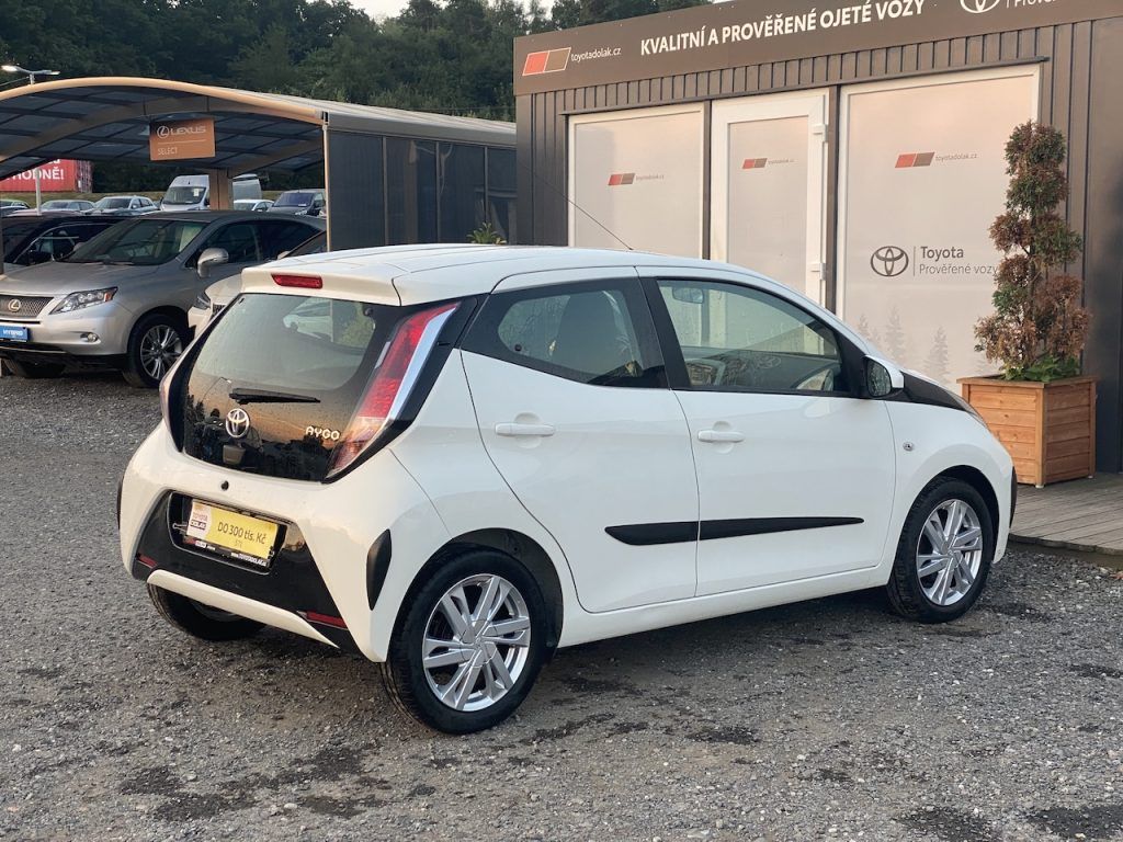Toyota Aygo, 1.0i, ČR-1m, X-Play Style - fotka 6