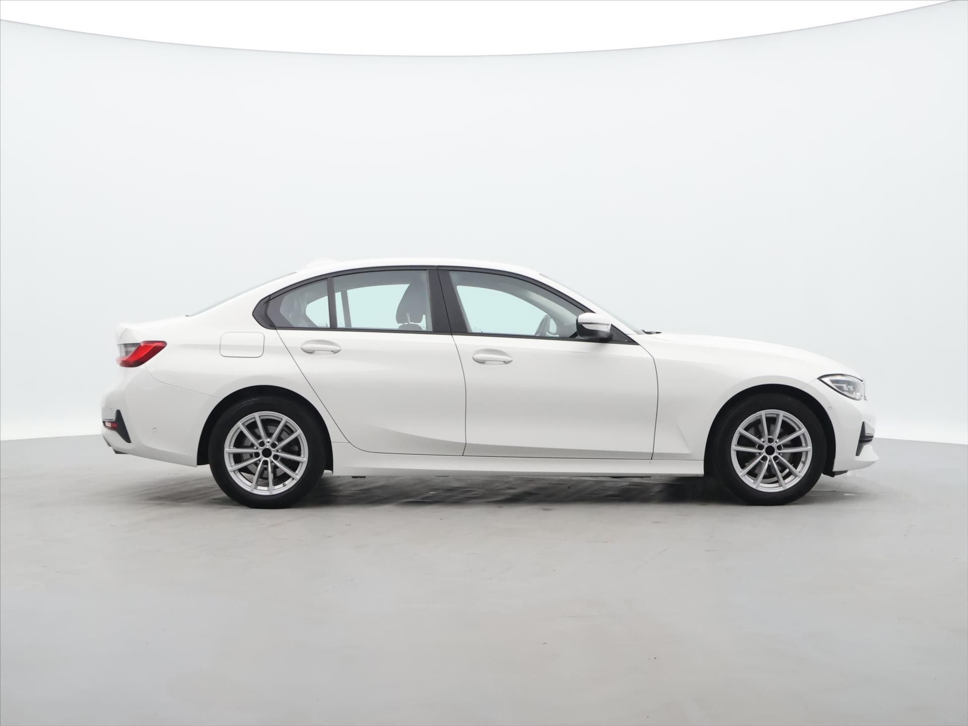 BMW Řada 3, 2,0 320d 140KW xDrive ADVANTAG - fotka 6