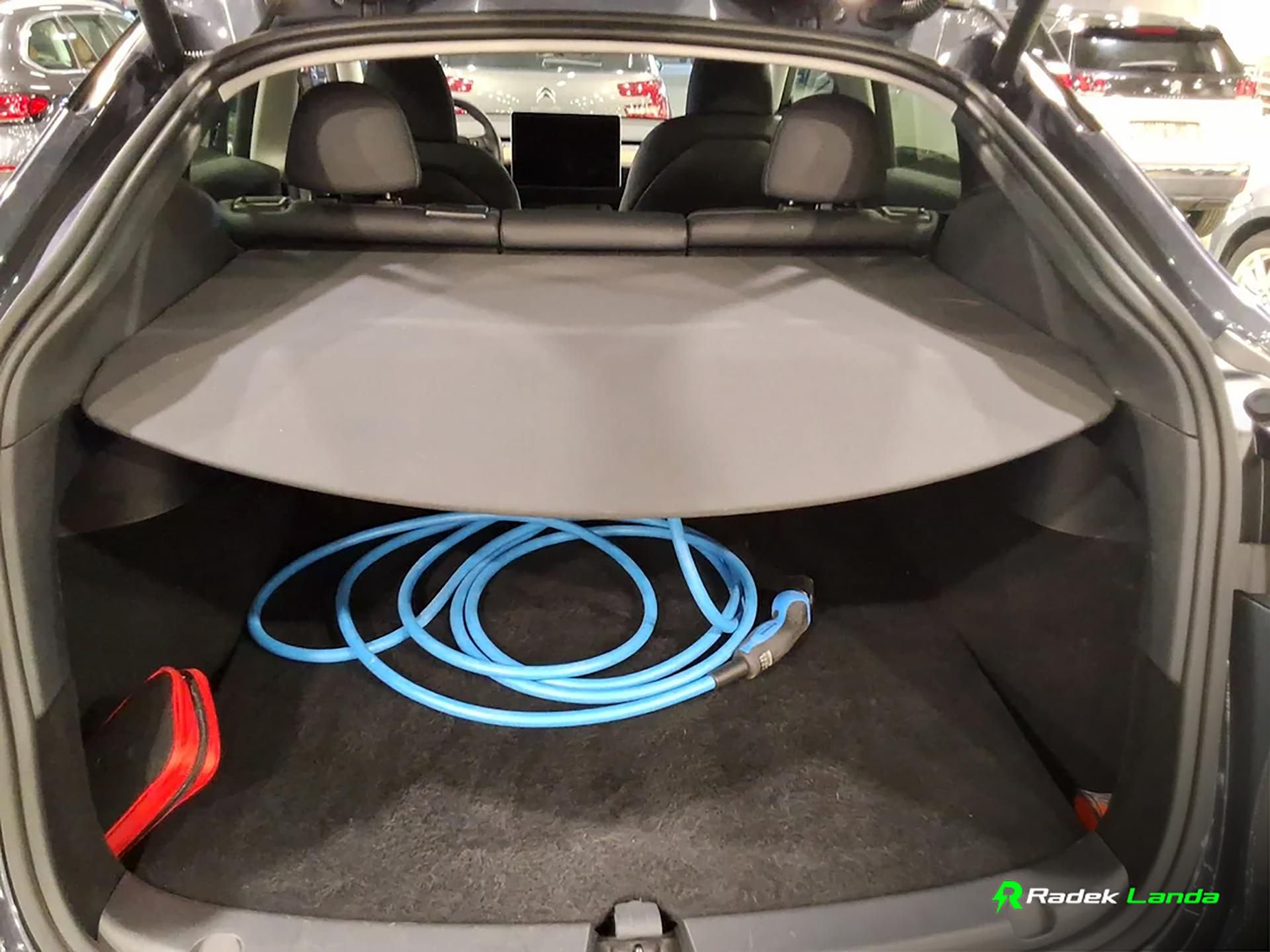 Tesla Model Y, Long Range 78,8 kWh - fotka 6