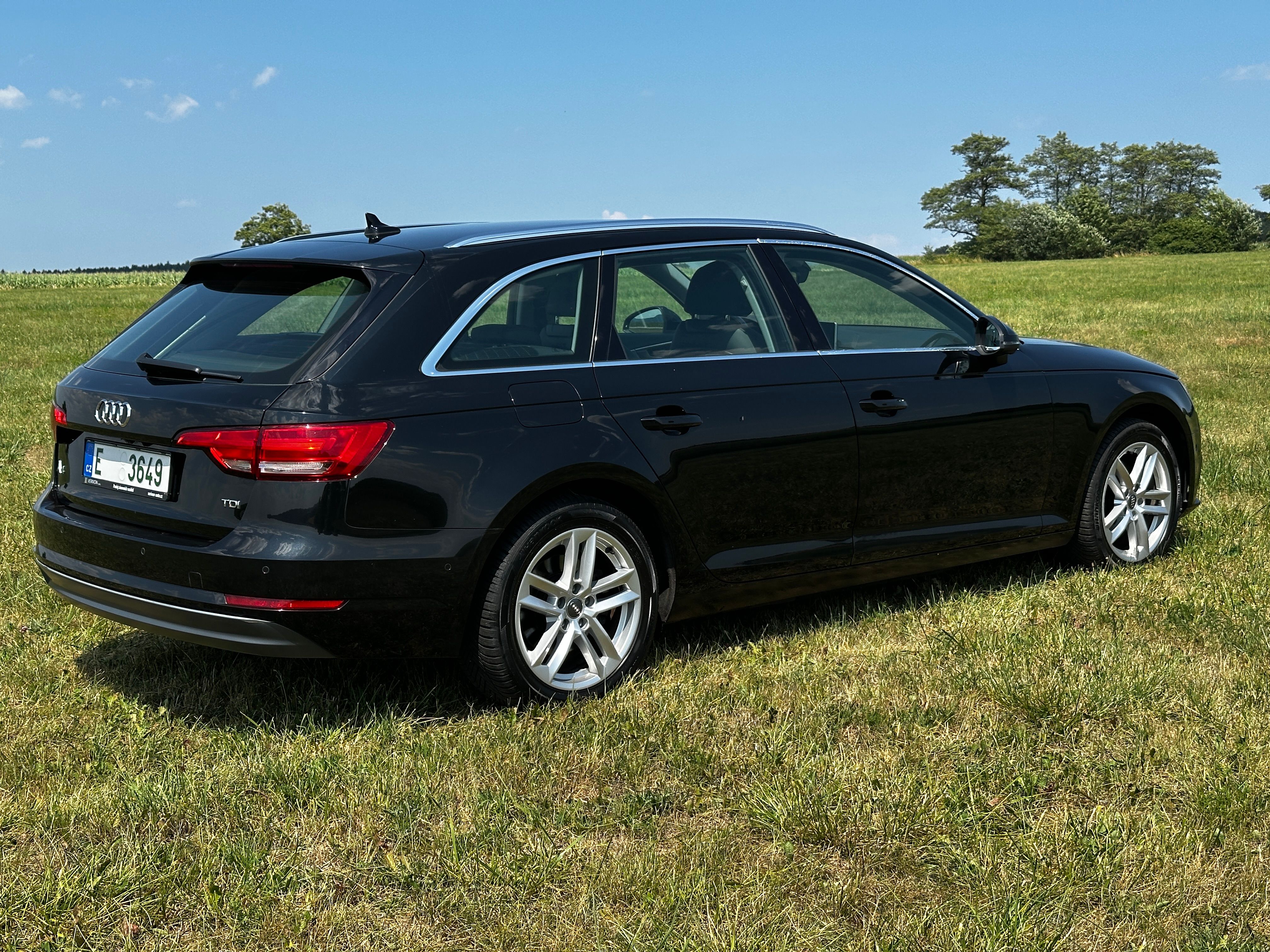 Audi A4 Avant, 2,0 TDi - fotka 6