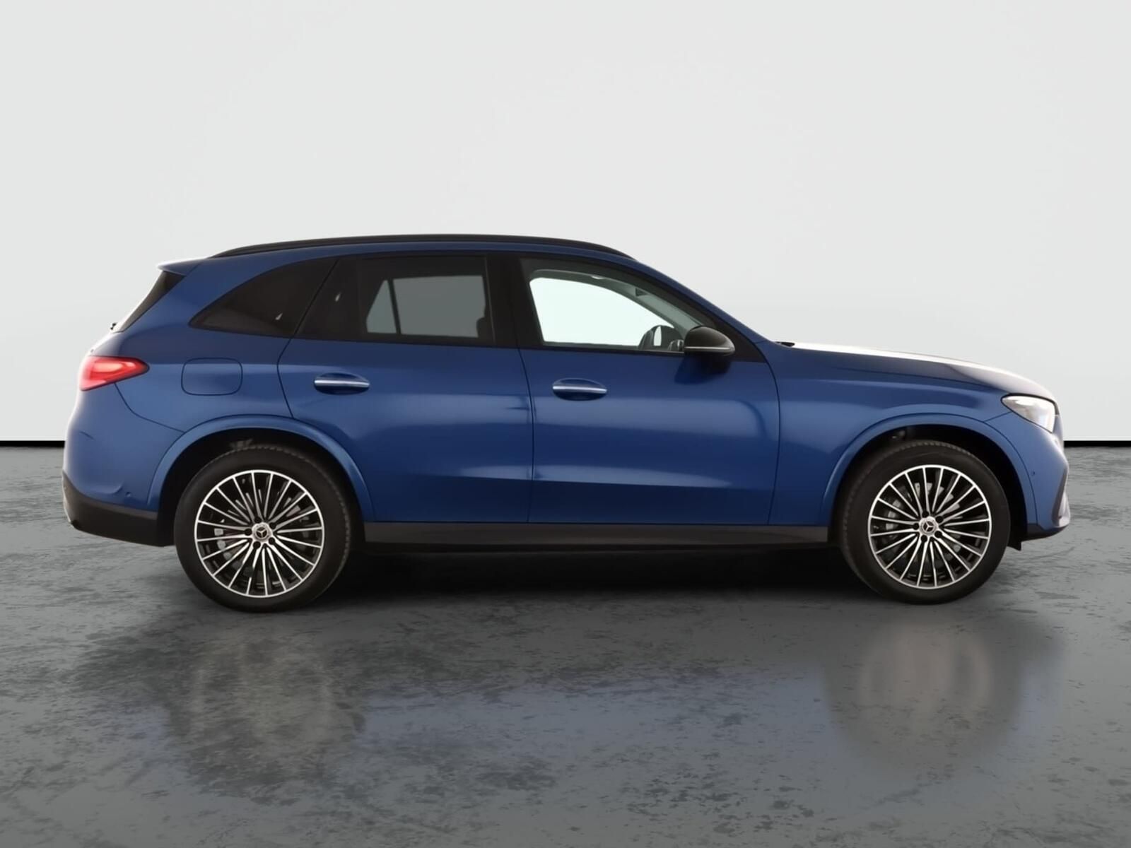 Mercedes-Benz GLC, 300 e 4MATIC, AMG Line - fotka 6