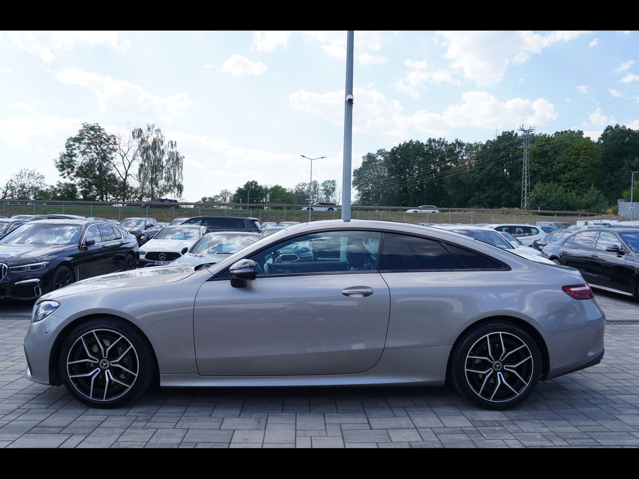 Mercedes-Benz Třídy E, E 220d AMG Avantgarde/195 PS - fotka 3