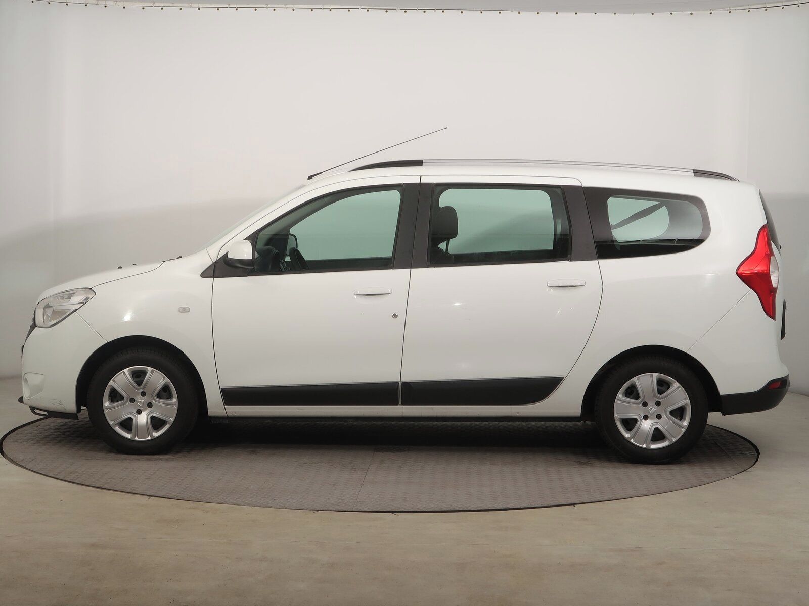 Dacia Lodgy, 1.6 SCe, ČR,1.maj - fotka 3