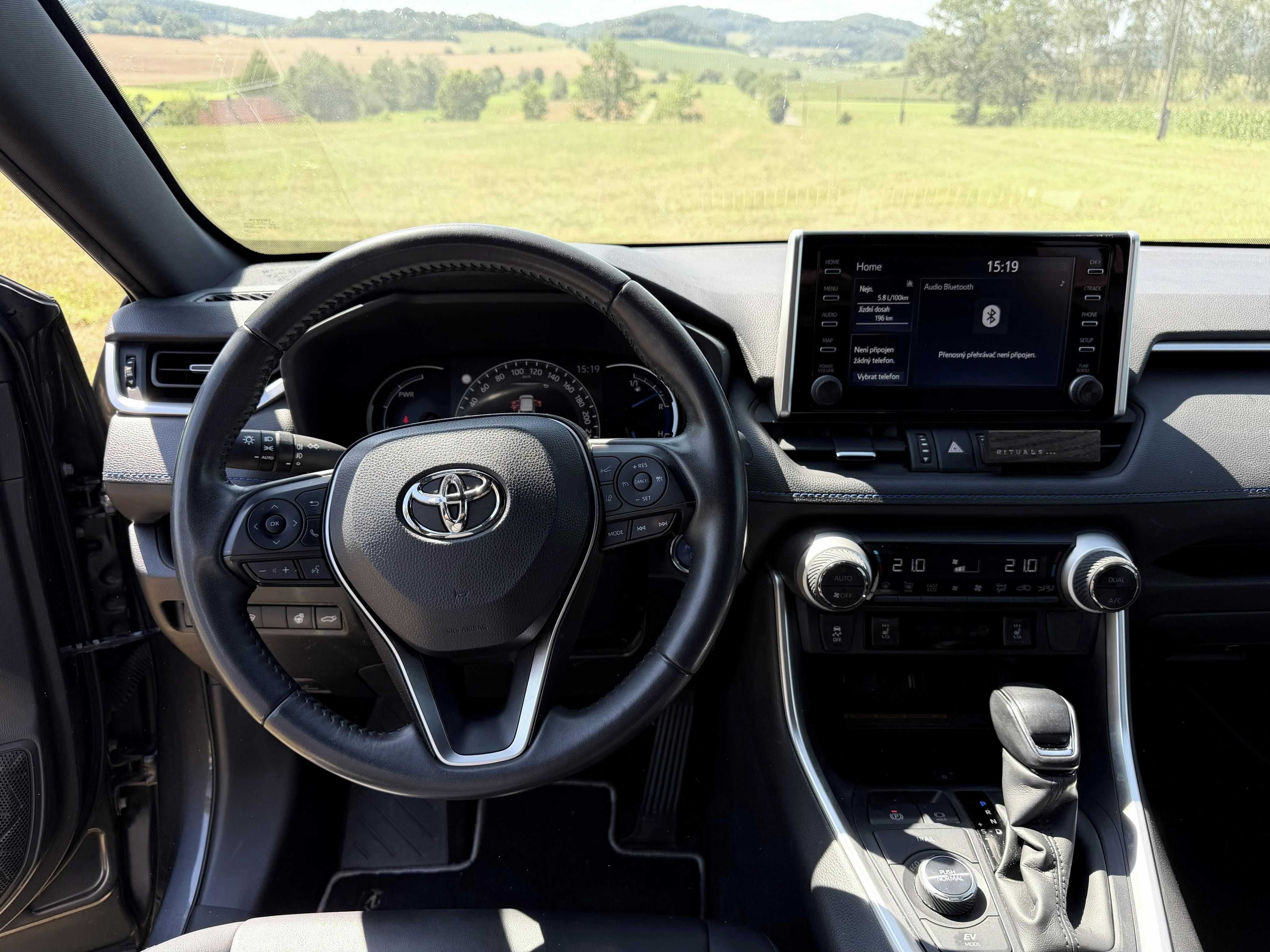 Toyota Rav4, 2,5 Hybrid, 1. maj. ČR - fotka 4